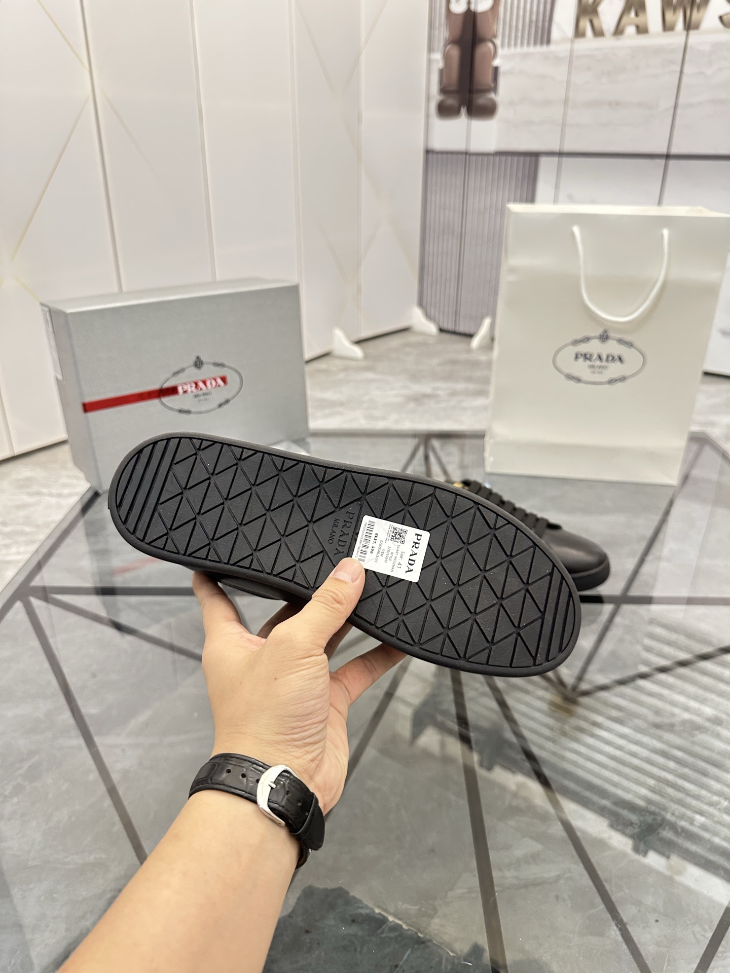 Precio de venta: P250 Artículos de gama alta y calidad superiorMarca: Prada *"Prada*" lowtop loafers