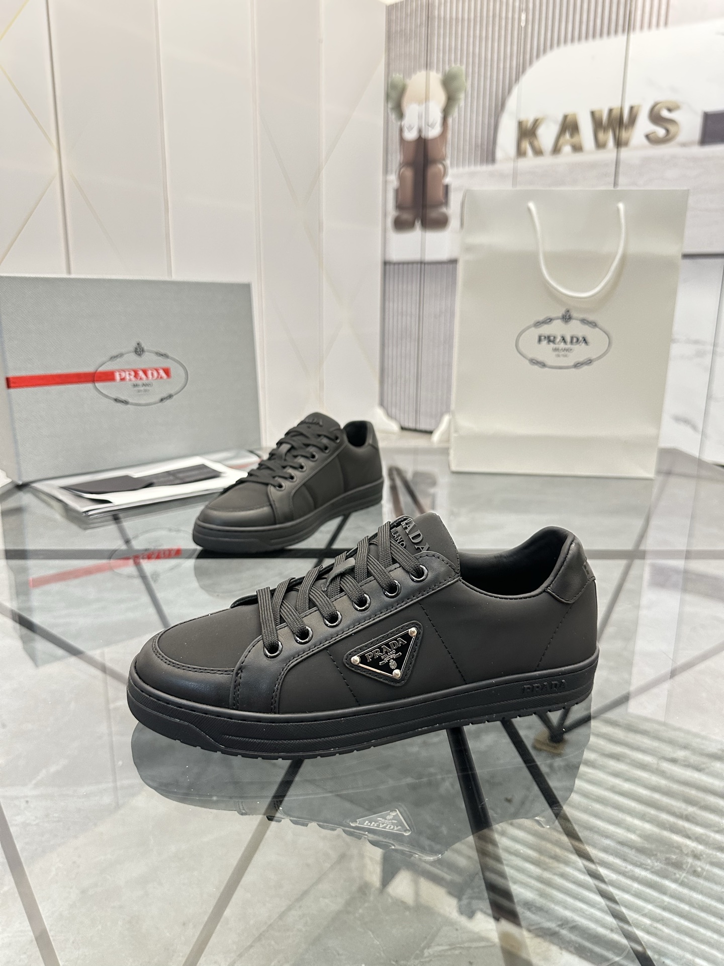 Precio de venta: P250 Calidad superior de gama altaMarca: Prada *
