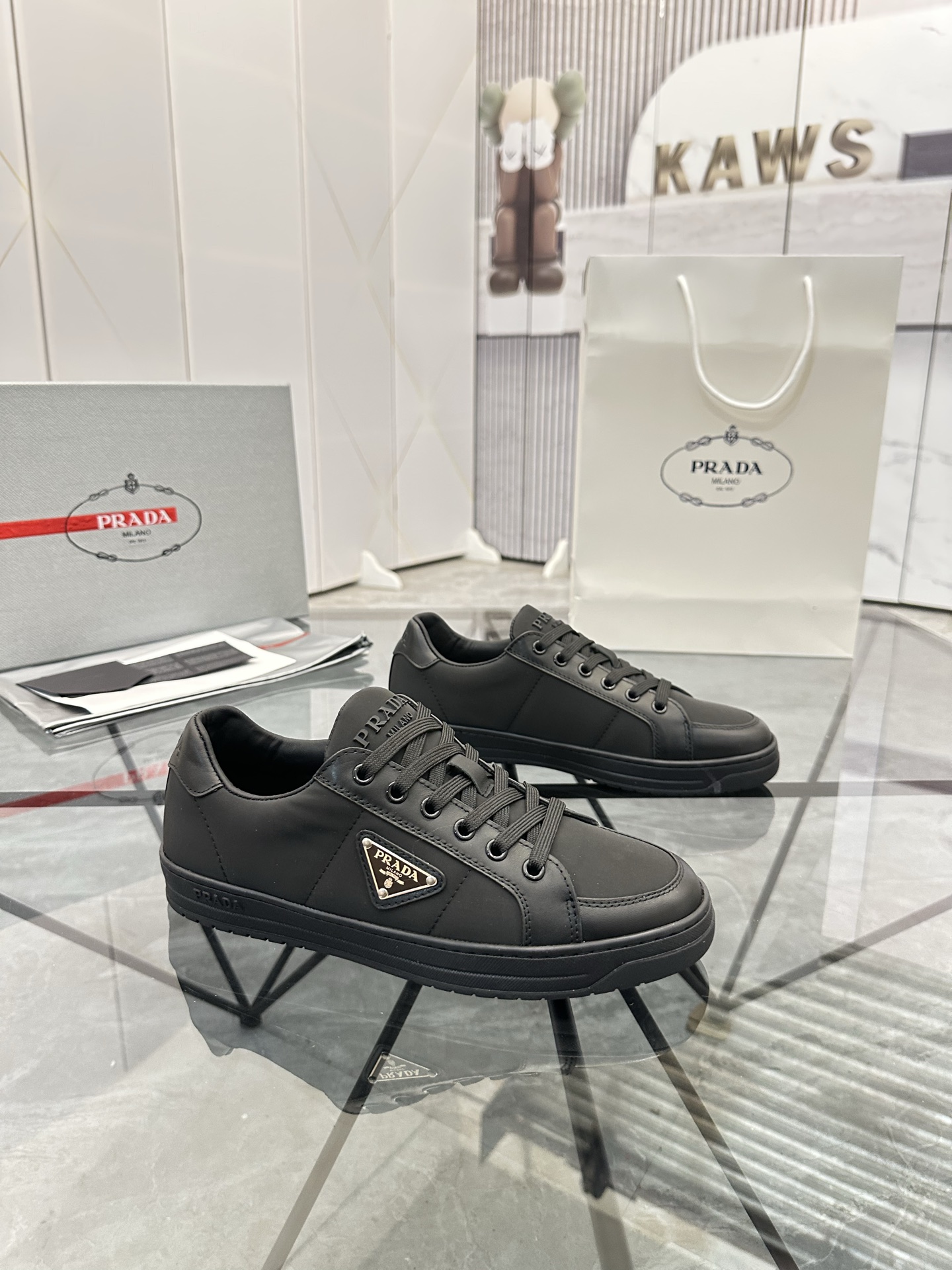 Precio de venta: P250 Calidad superior de gama altaMarca: Prada *"Prada*" mocasines de caña bajaTall