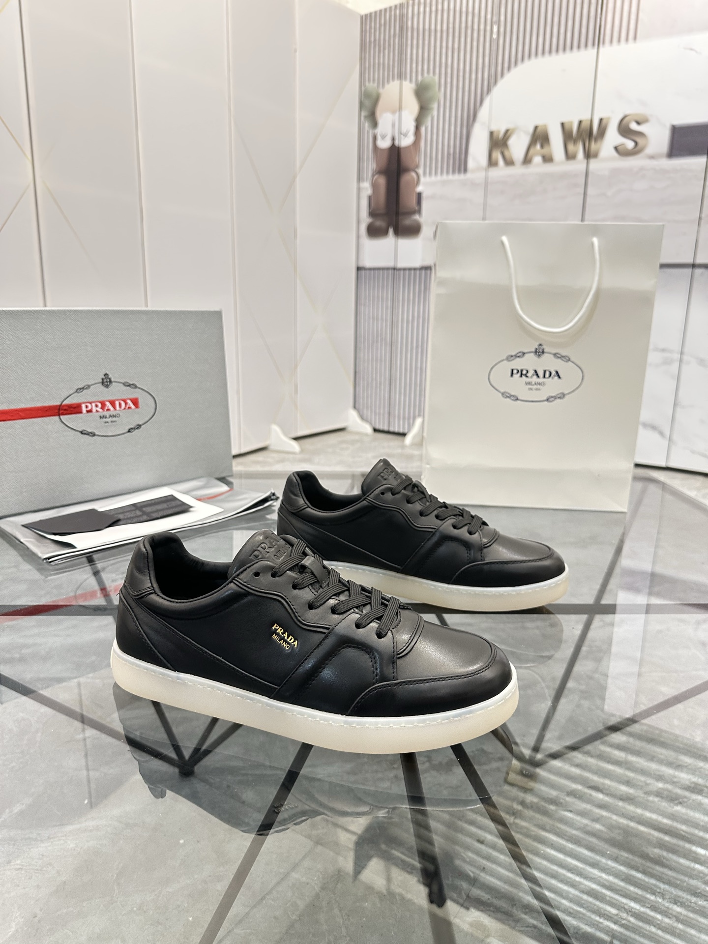 Precio de venta: P270 Calidad superior de gama altaMarca: Prada *"Prada*" mocasines de caña bajaTall