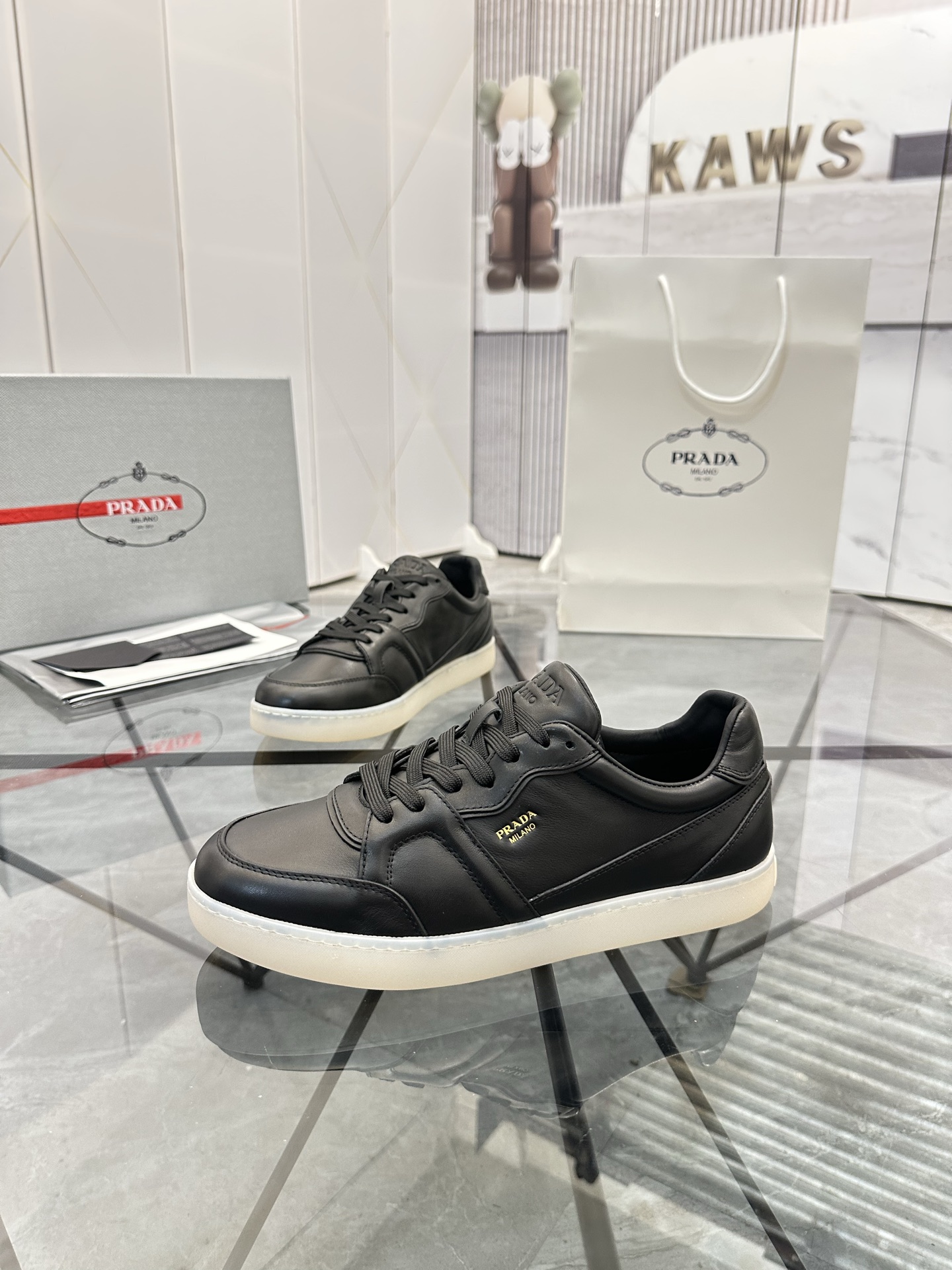Precio de venta: P270 Calidad superior de gama altaMarca: Prada *