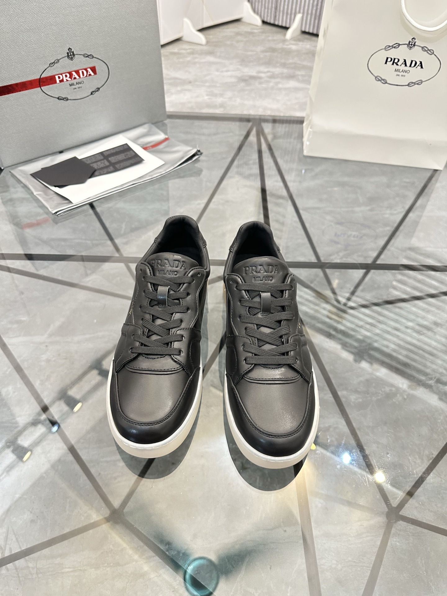 Precio de venta: P270 Calidad superior de gama altaMarca: Prada *"Prada*" mocasines de caña bajaTall