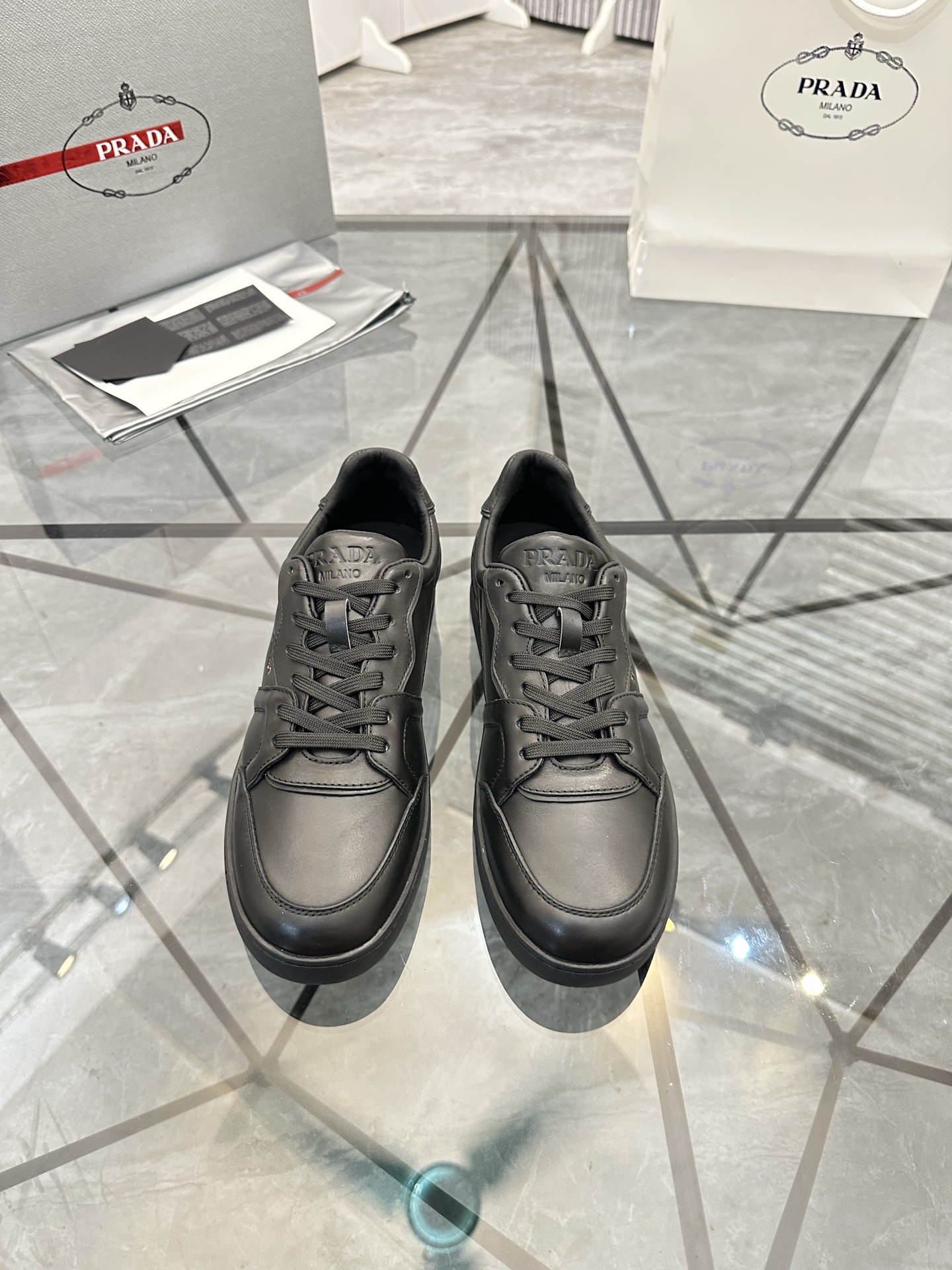 Precio de venta: P270 Calidad superior de gama altaMarca: Prada *"Prada*" mocasines de caña bajaTall