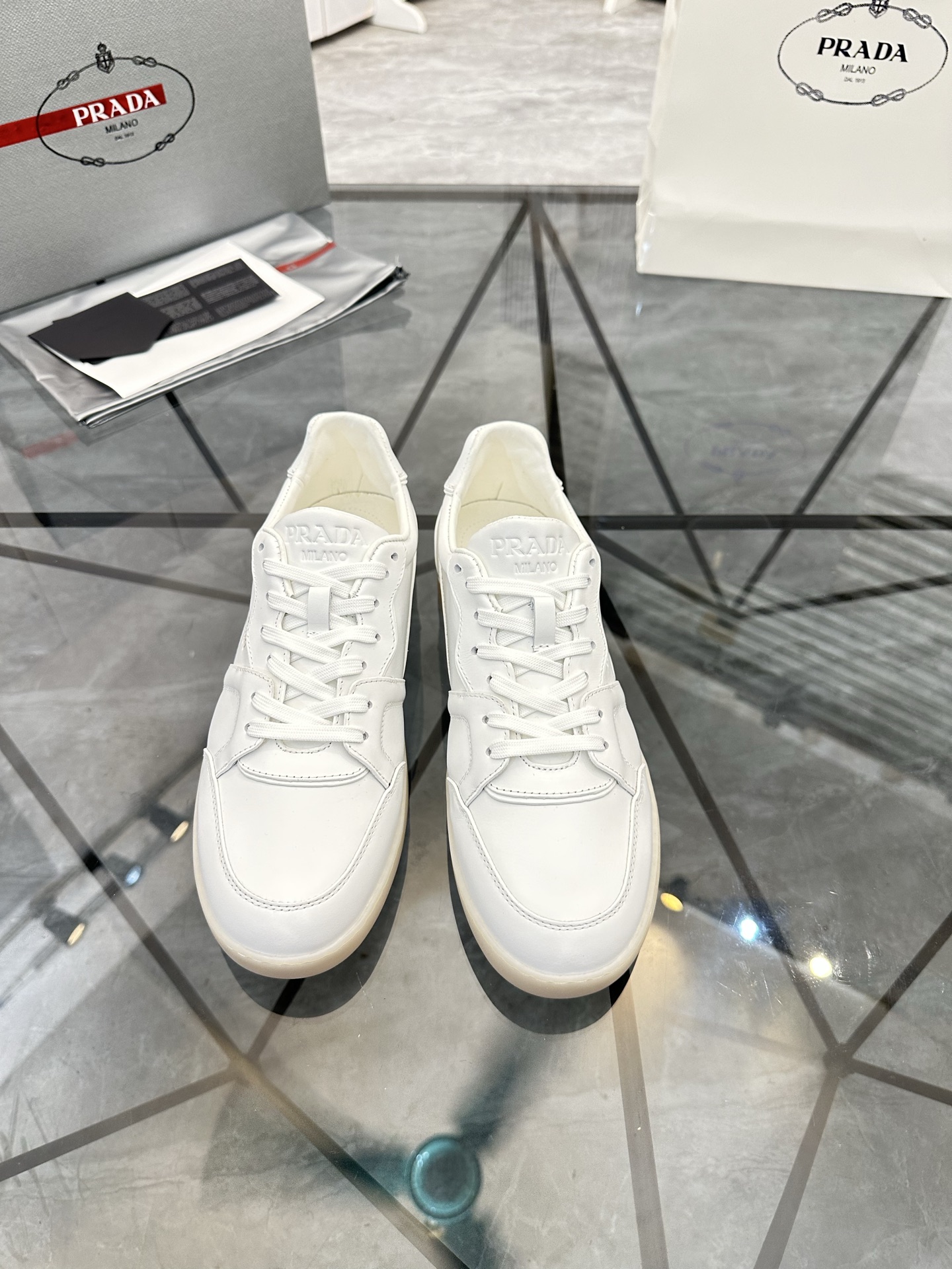 Precio de venta: P270 Calidad superior de gama altaMarca: Prada *"Prada*" mocasines de caña bajaTall
