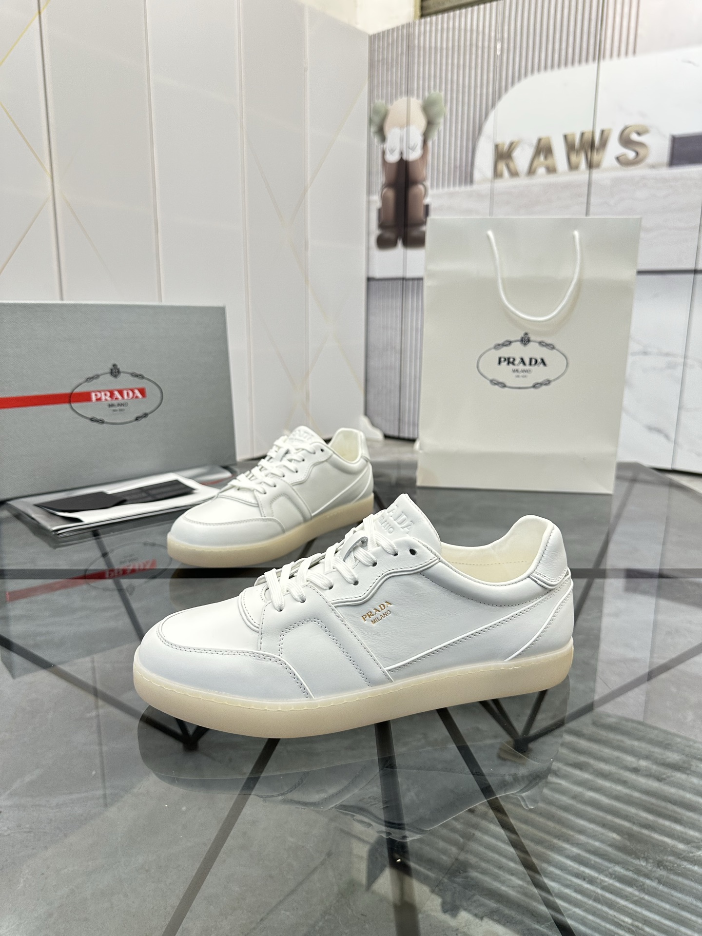 Precio de venta: P270 Calidad superior de gama altaMarca: Prada *