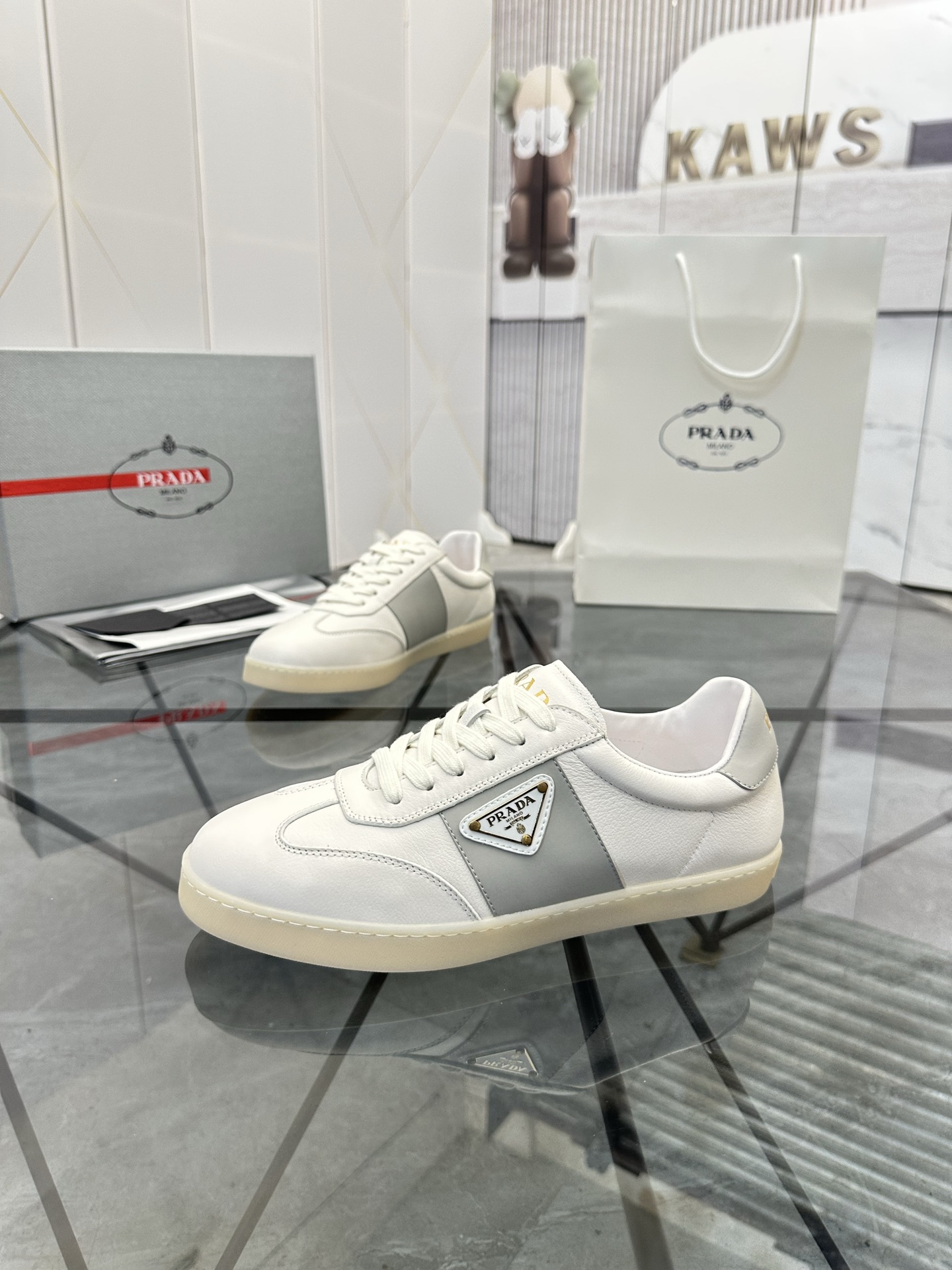 Precio de venta: P250 Artículos de gama alta y calidad superiorMarca: Prada *