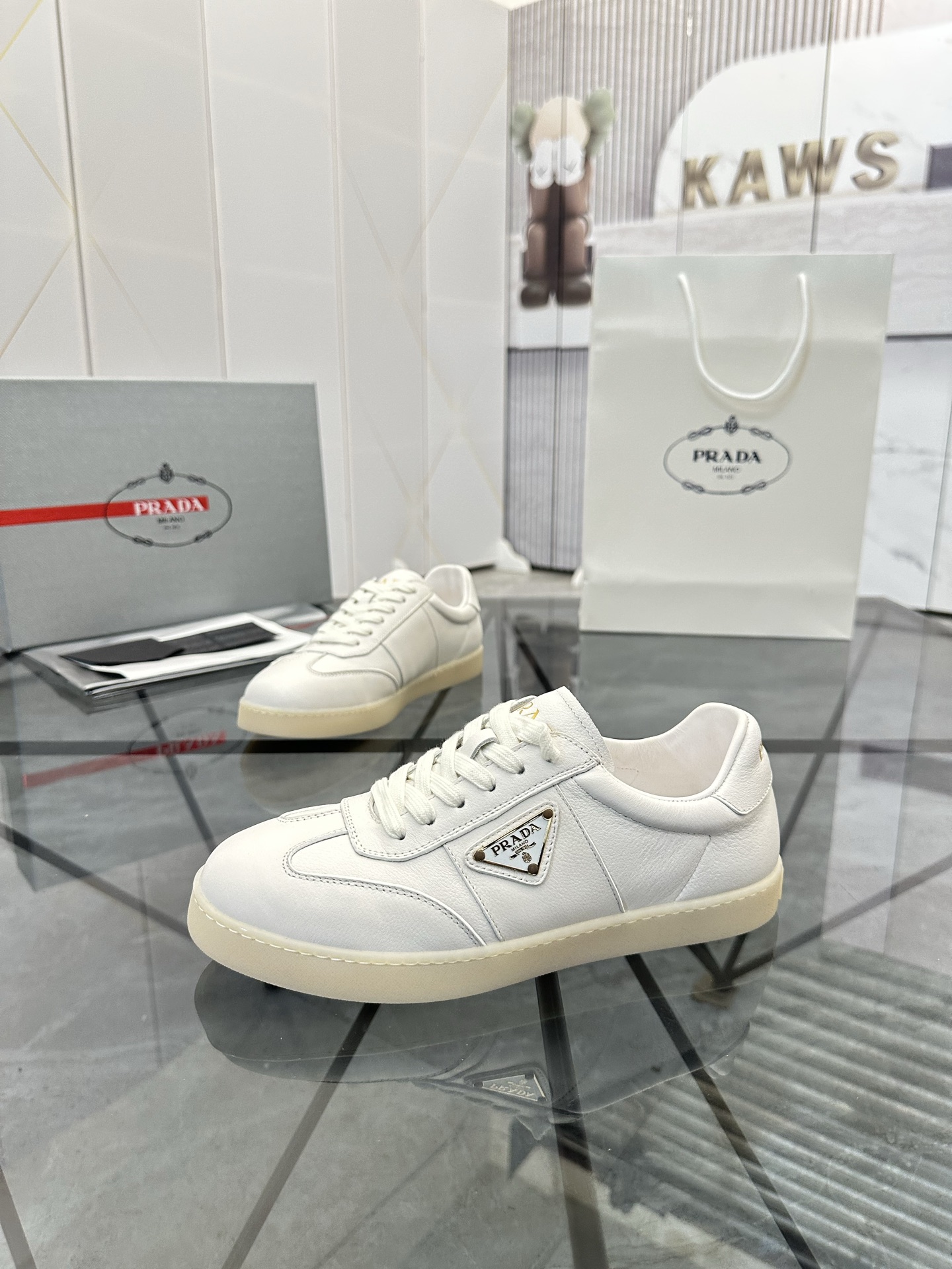 Precio de venta: P250 Artículos de gama alta y calidad superiorMarca: Prada *