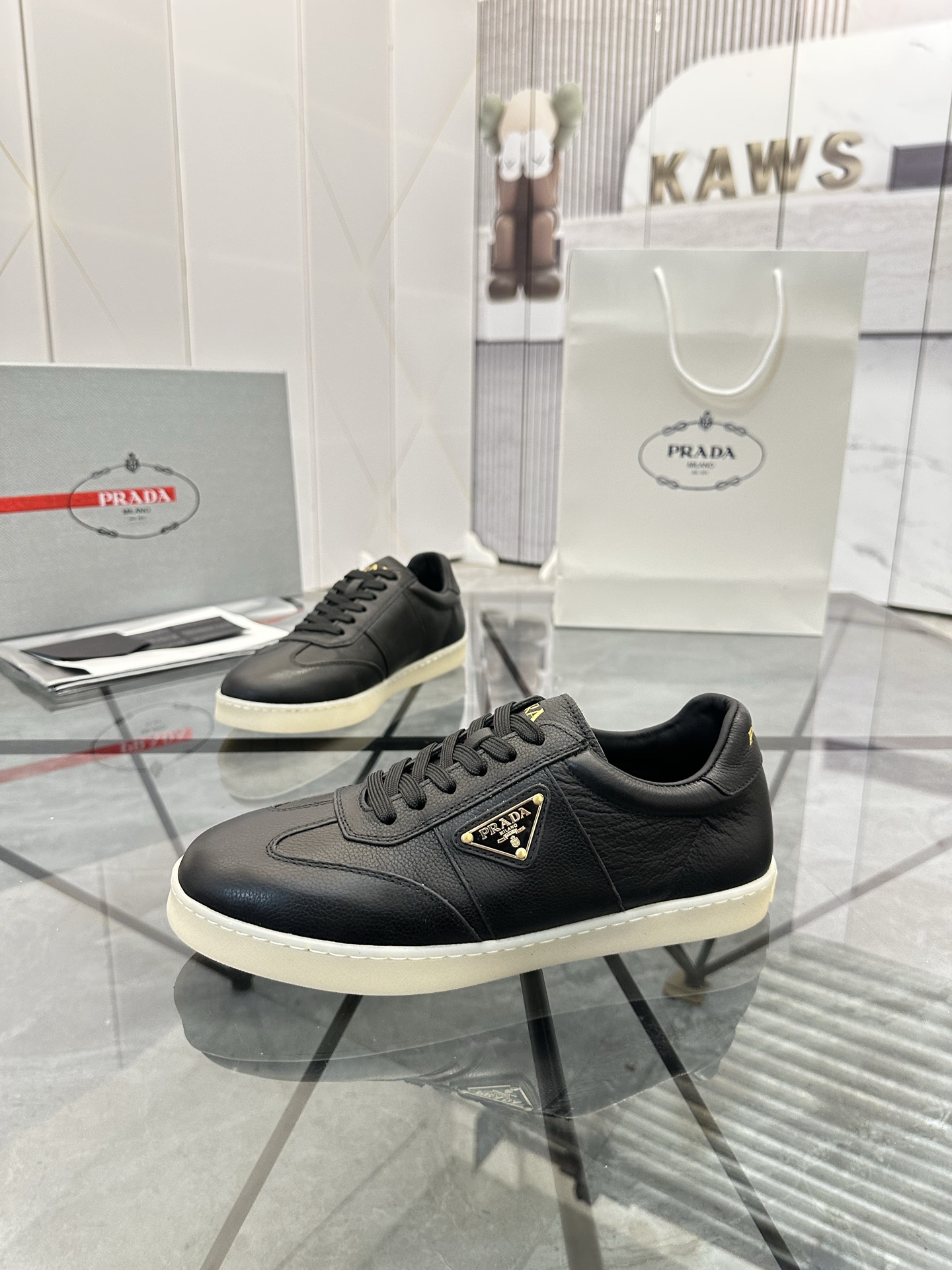 Precio de venta: P250 Artículos de gama alta y calidad superiorMarca: Prada *