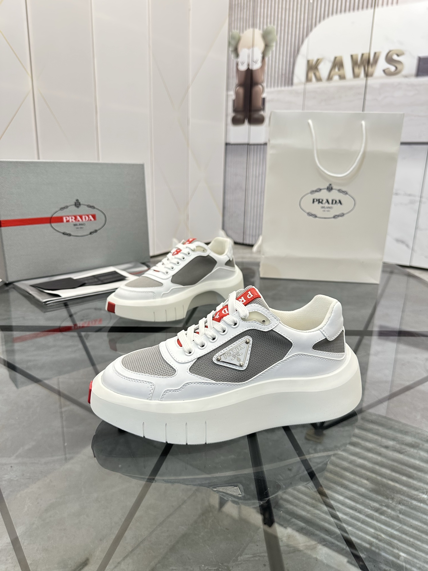 Precio de venta: P290 Artículos de alta gama y máxima calidadMarca: Prada *