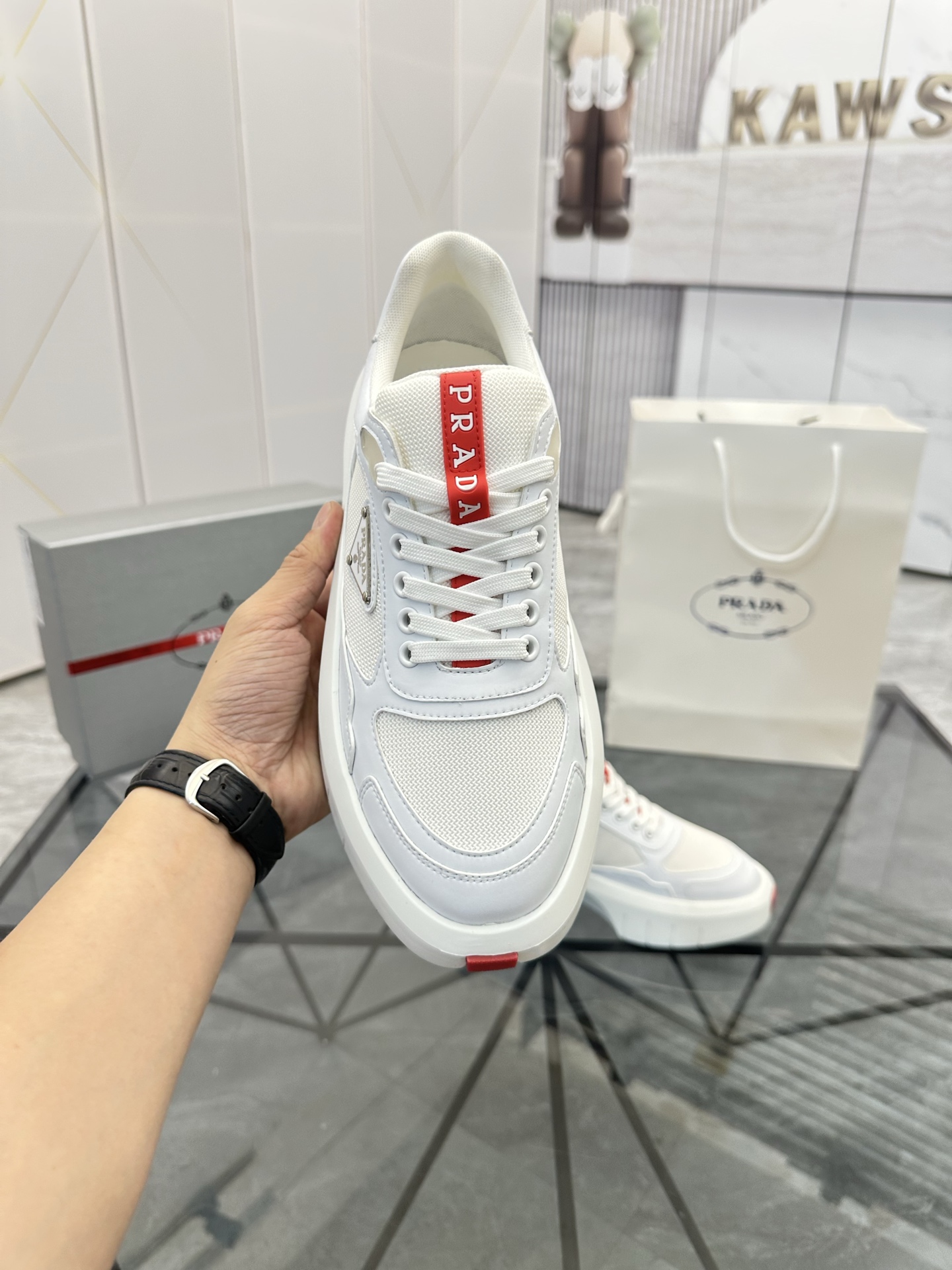 Precio de venta: P290 Artículos de alta gama y máxima calidadMarca: Prada *"Prada*" lowtop loafersTa