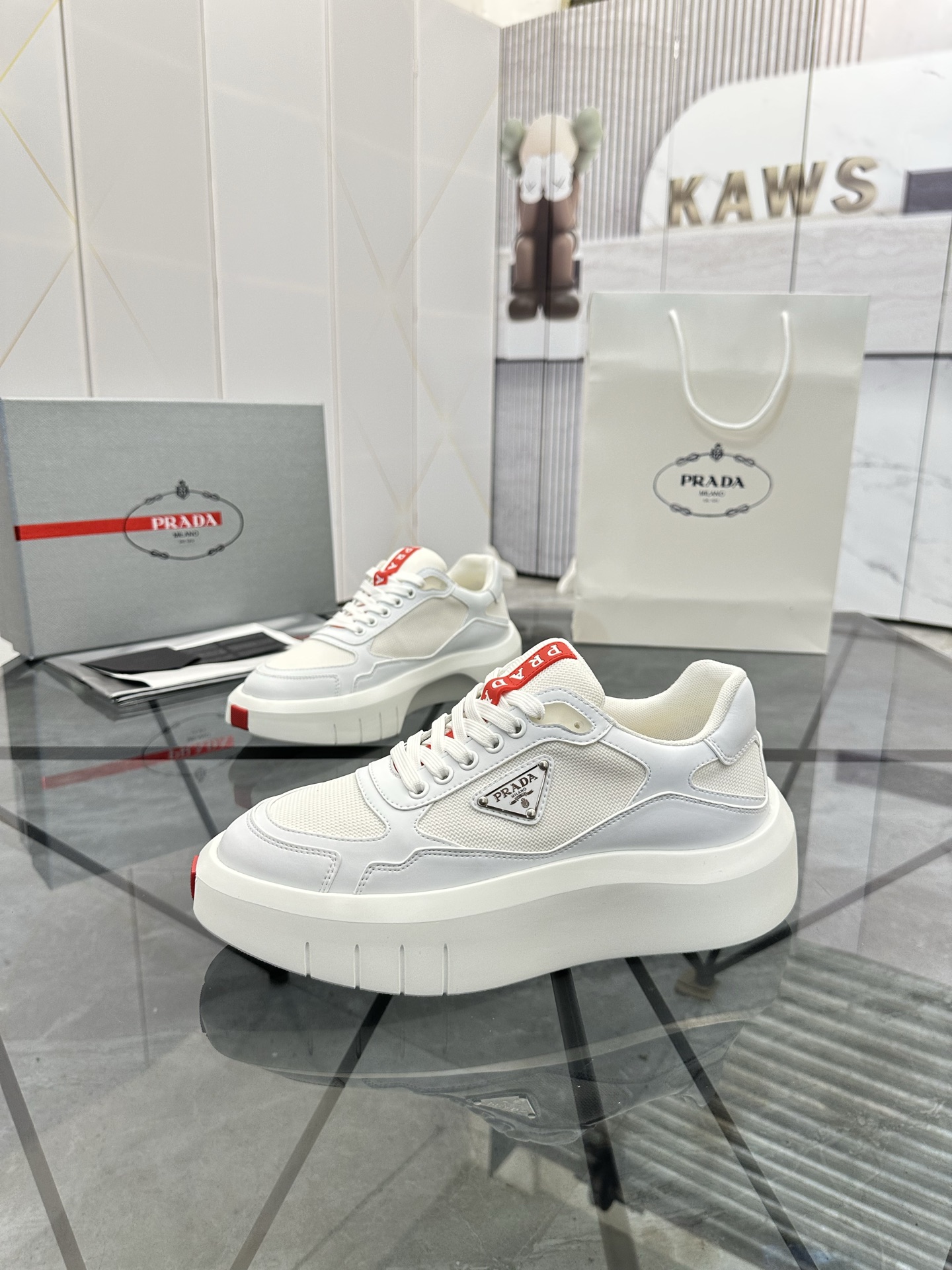 Precio de venta: P290 Artículos de alta gama y máxima calidadMarca: Prada *