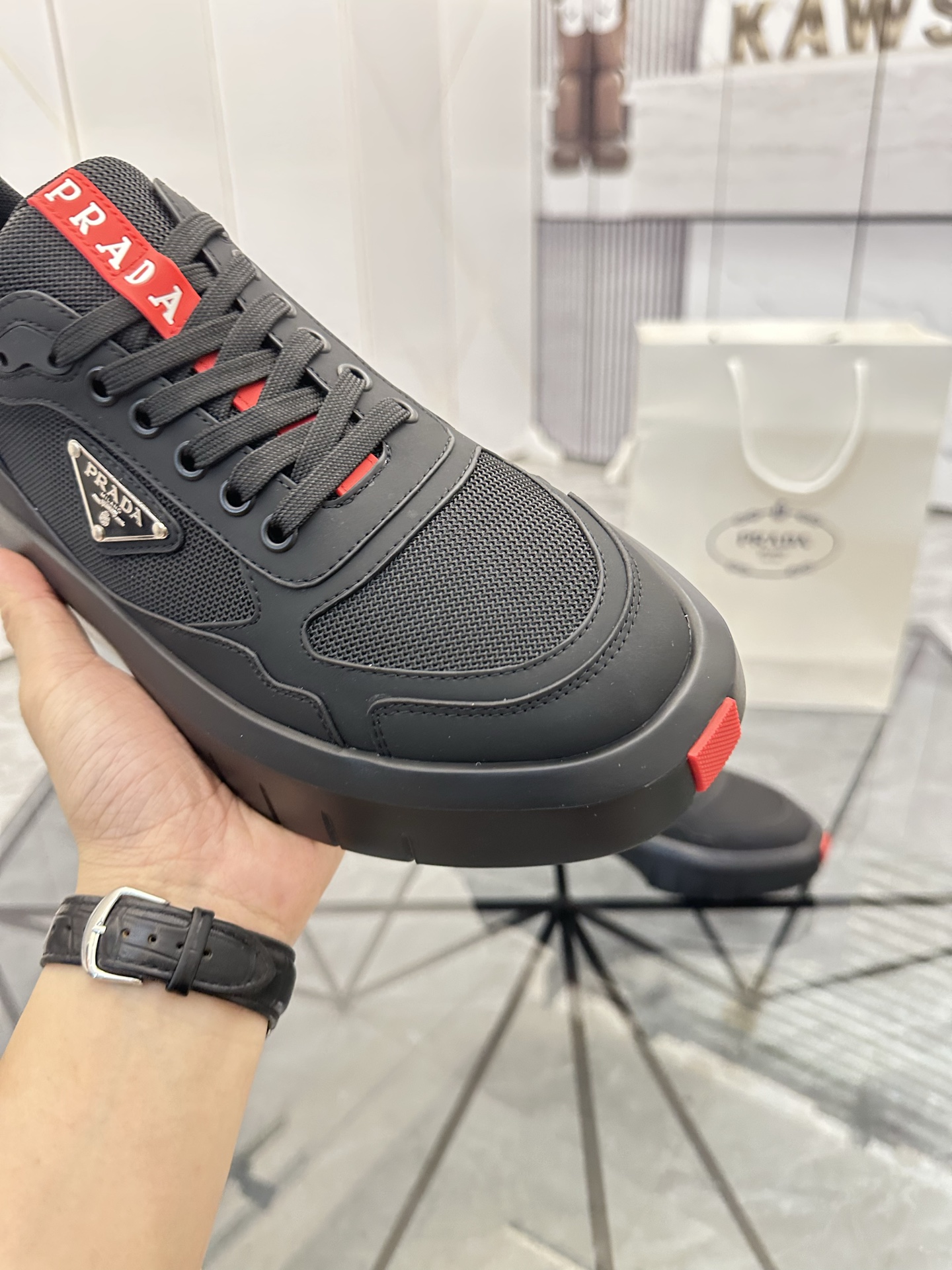 Precio de venta: P290 Artículos de alta gama y máxima calidadMarca: Prada *"Prada*" lowtop loafersTa