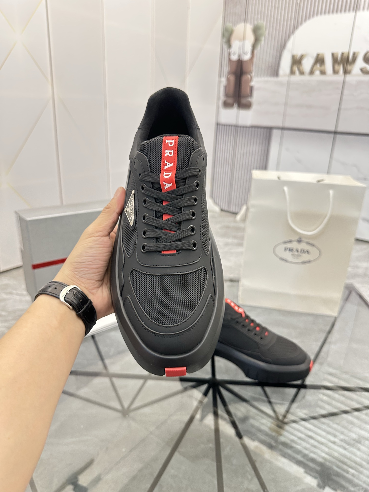Precio de venta: P290 Artículos de alta gama y máxima calidadMarca: Prada *"Prada*" lowtop loafersTa