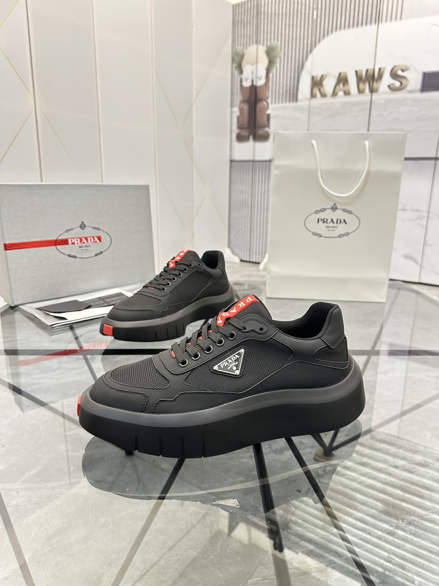 Precio de venta: P290 Artículos de alta gama y máxima calidadMarca: Prada *