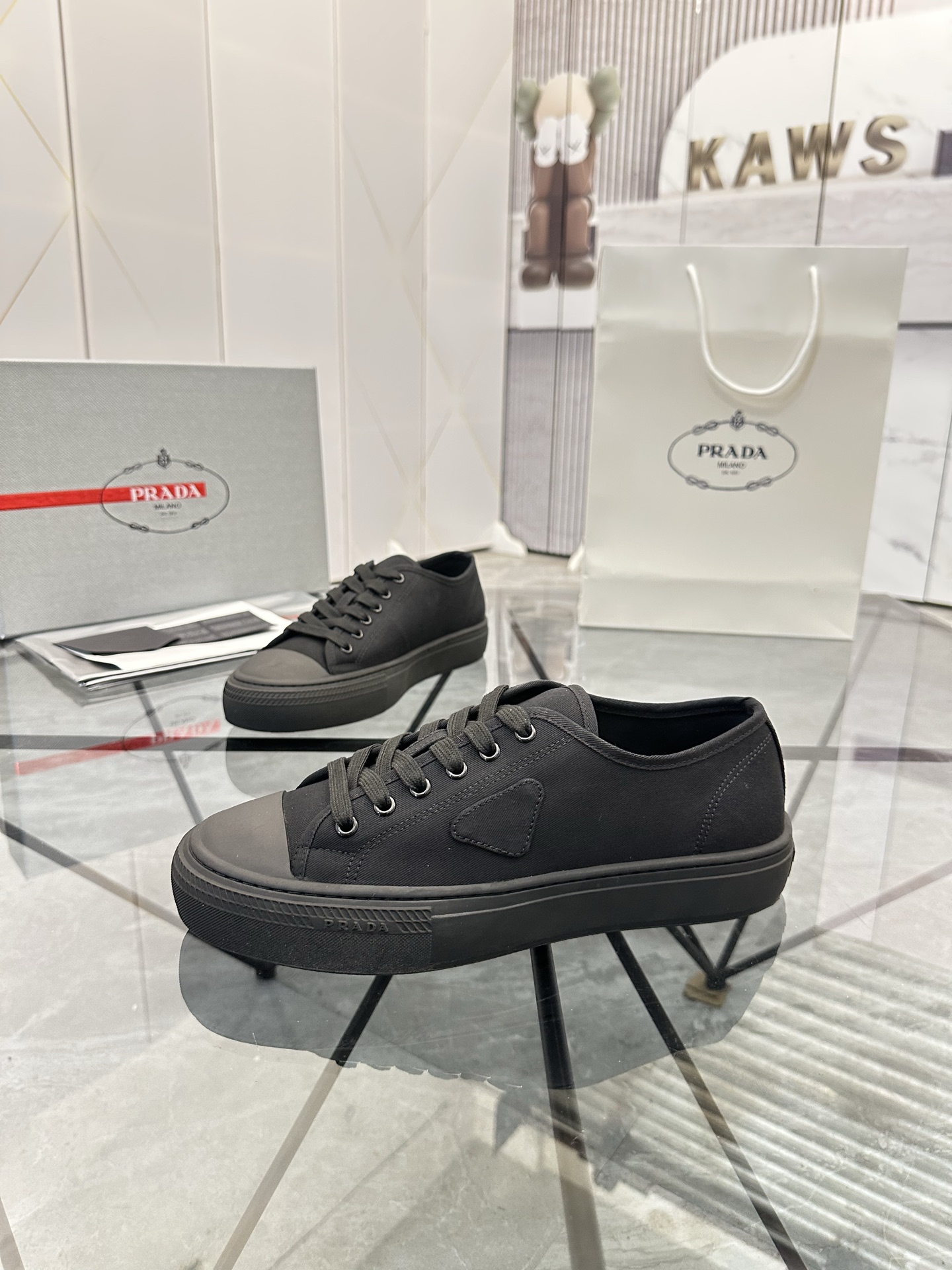 Precio de venta: P270 Artículos de alta gama y máxima calidadMarca: Prada *