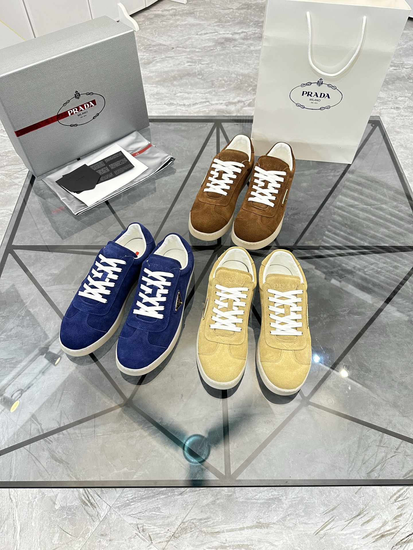 Precio de venta: P250 Calidad superior de gama altaMarca: Prada *"Prada*" mocasines de caña bajaTall