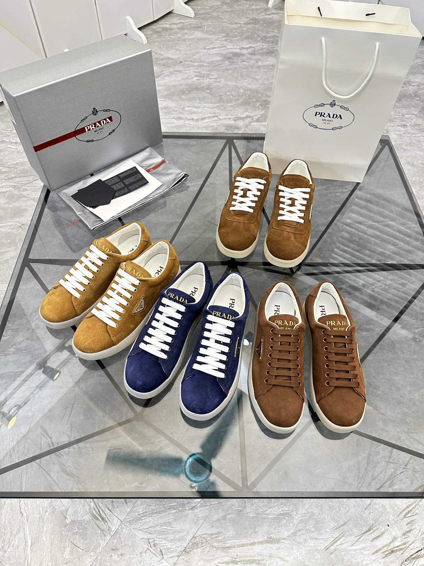 Precio de venta: P250 Calidad superior de gama altaMarca: Prada *"Prada*" mocasines de caña bajaTall
