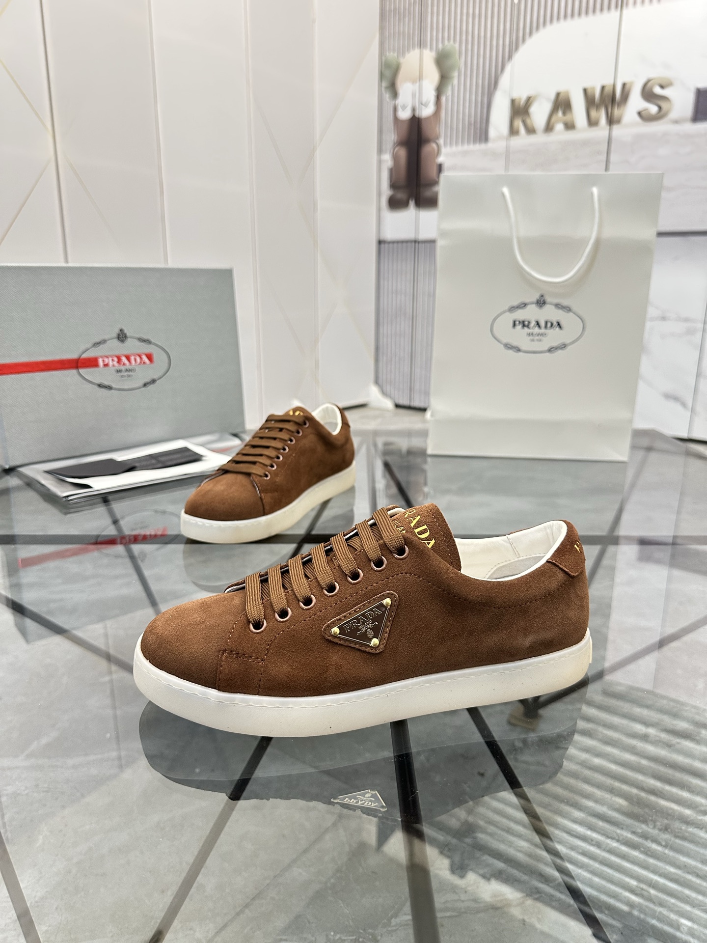 Precio de venta: P250 Calidad superior de gama altaMarca: Prada *