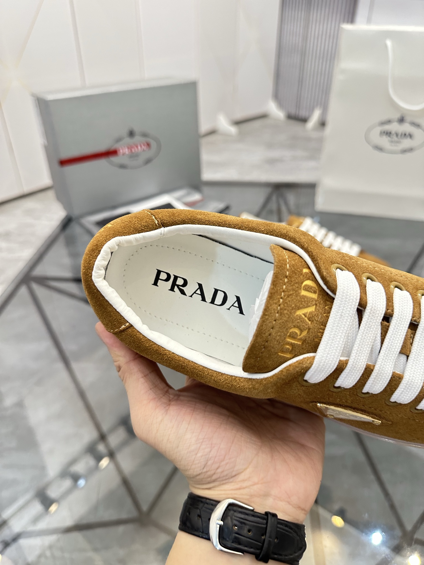 Precio de venta: P250 Calidad superior de gama altaMarca: Prada *"Prada*" mocasines de caña bajaTall
