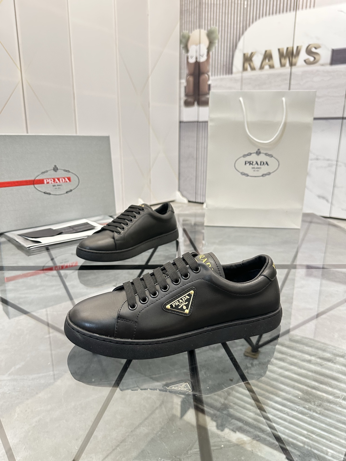 Precio de venta: P250 Artículos de gama alta y calidad superiorMarca: Prada *