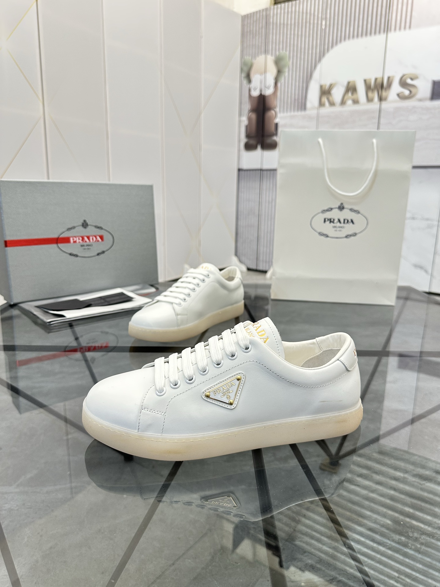 Precio de venta: P250 Artículos de gama alta y calidad superiorMarca: Prada *