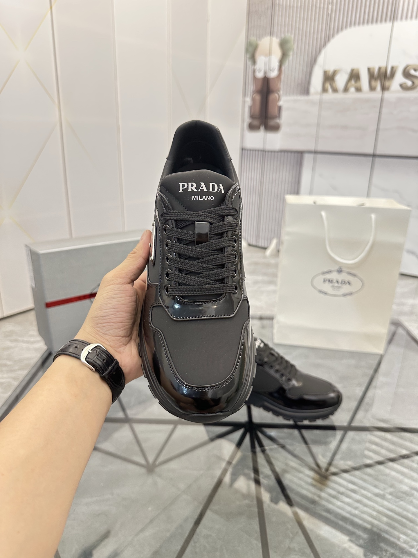 Precio de venta: P270 Artículos de alta gama y calidad superiorMarca: Prada *"Prada*" lowtop loafers