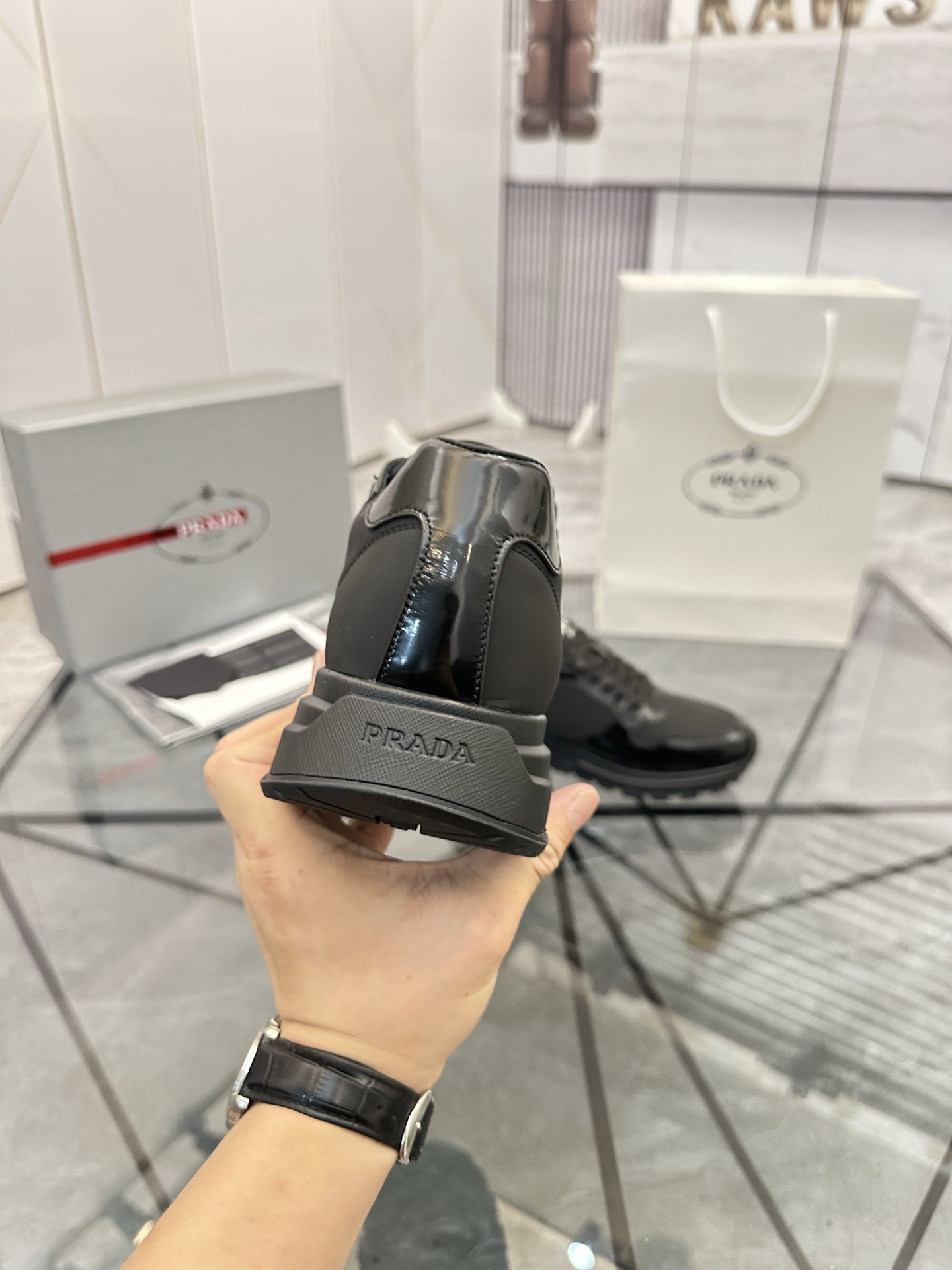 Precio de venta: P270 Artículos de alta gama y calidad superiorMarca: Prada *"Prada*" lowtop loafers