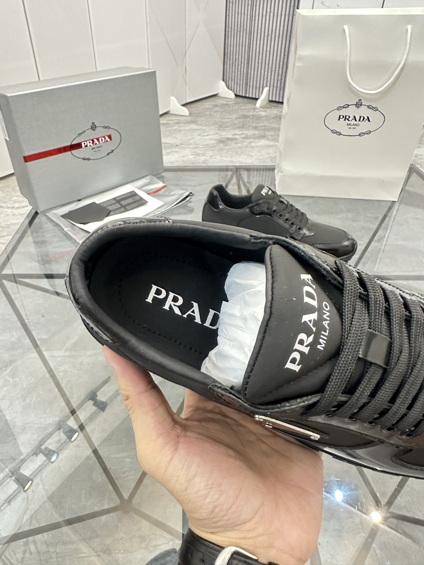 Precio de venta: P270 Artículos de alta gama y calidad superiorMarca: Prada *"Prada*" lowtop loafers