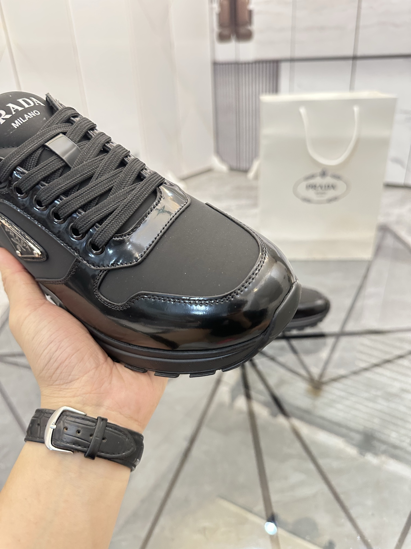 Precio de venta: P270 Artículos de alta gama y calidad superiorMarca: Prada *"Prada*" lowtop loafers