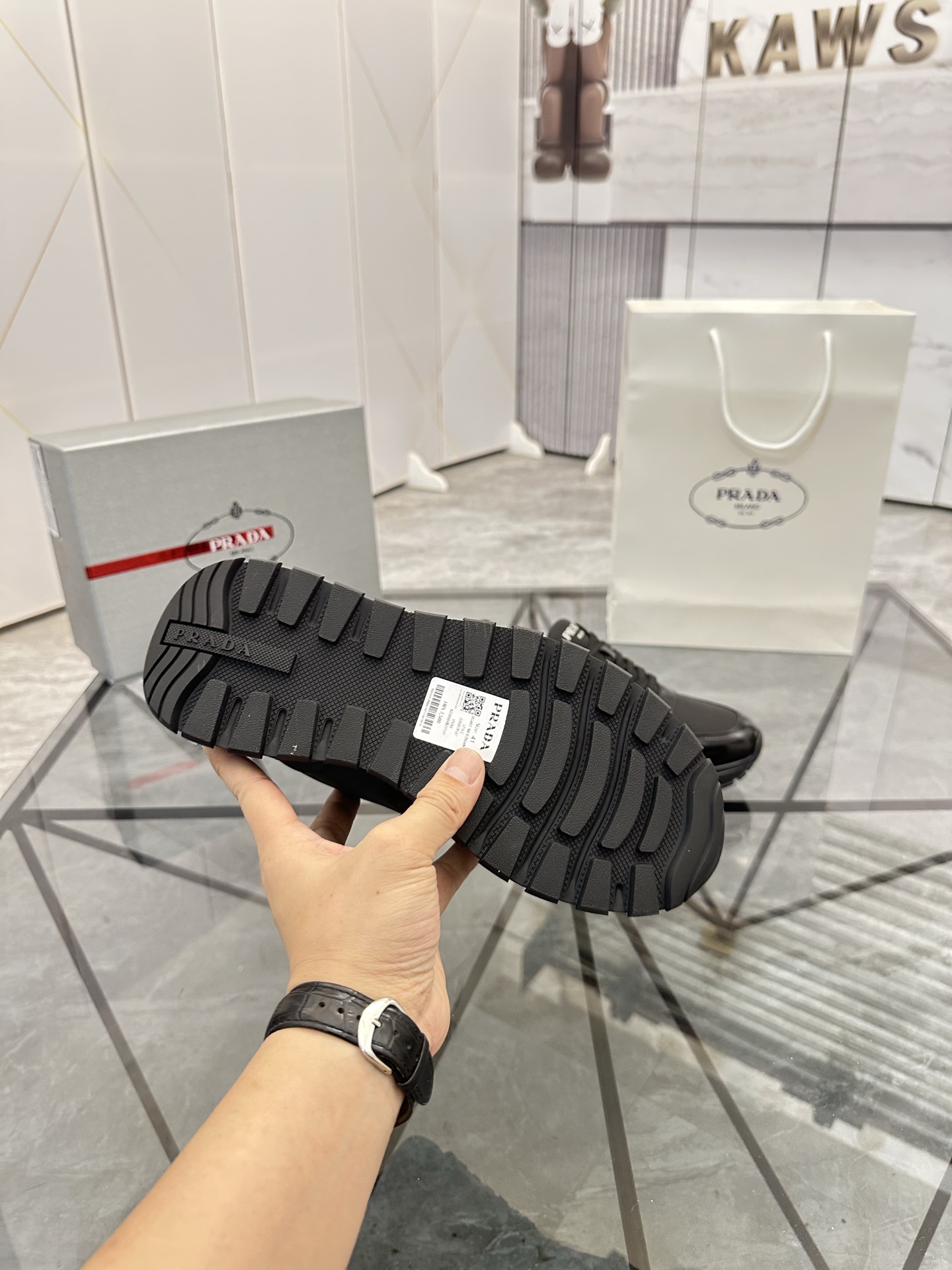 Precio de venta: P270 Artículos de alta gama y calidad superiorMarca: Prada *"Prada*" lowtop loafers