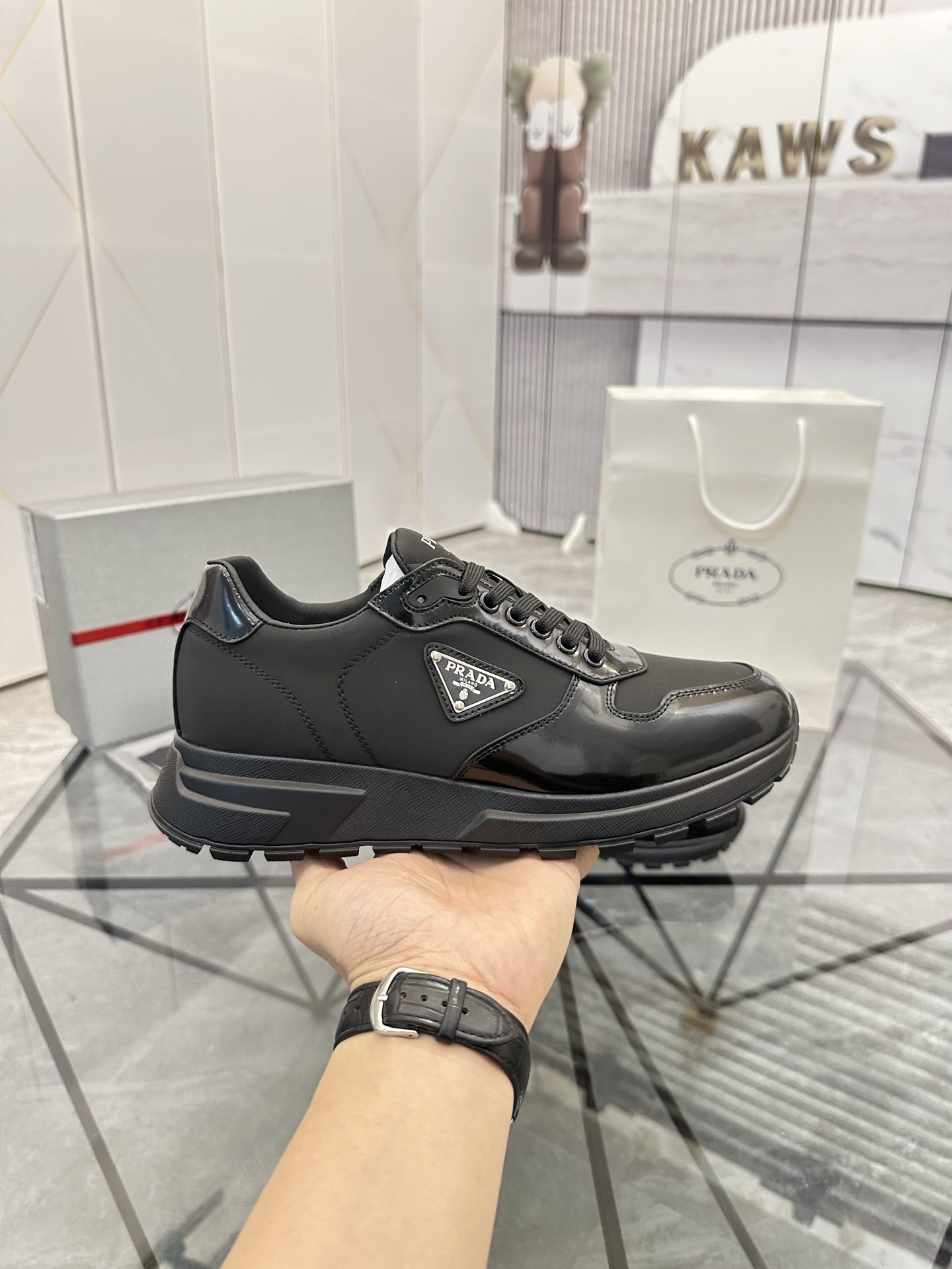Precio de venta: P270 Artículos de alta gama y calidad superiorMarca: Prada *"Prada*" lowtop loafers
