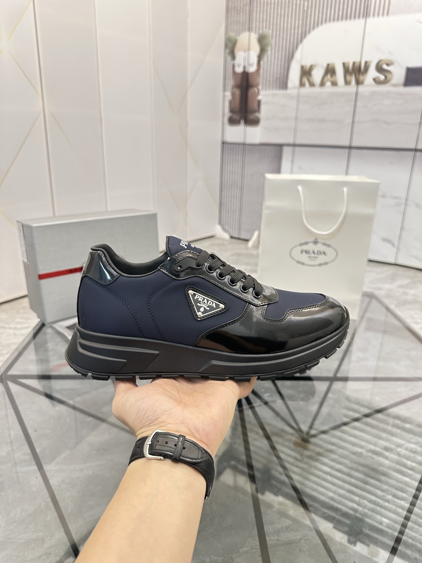 Precio de venta: P270 Artículos de alta gama y calidad superiorMarca: Prada *"Prada*" lowtop loafers