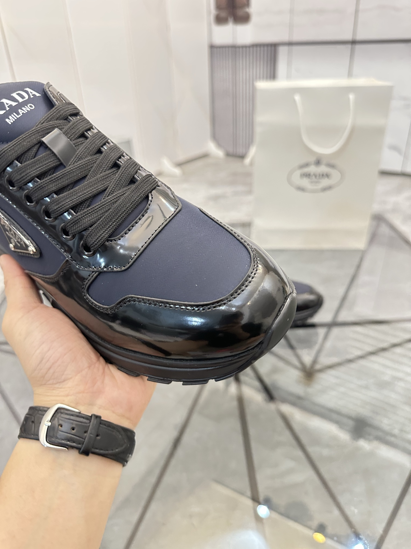 Precio de venta: P270 Artículos de alta gama y calidad superiorMarca: Prada *"Prada*" lowtop loafers