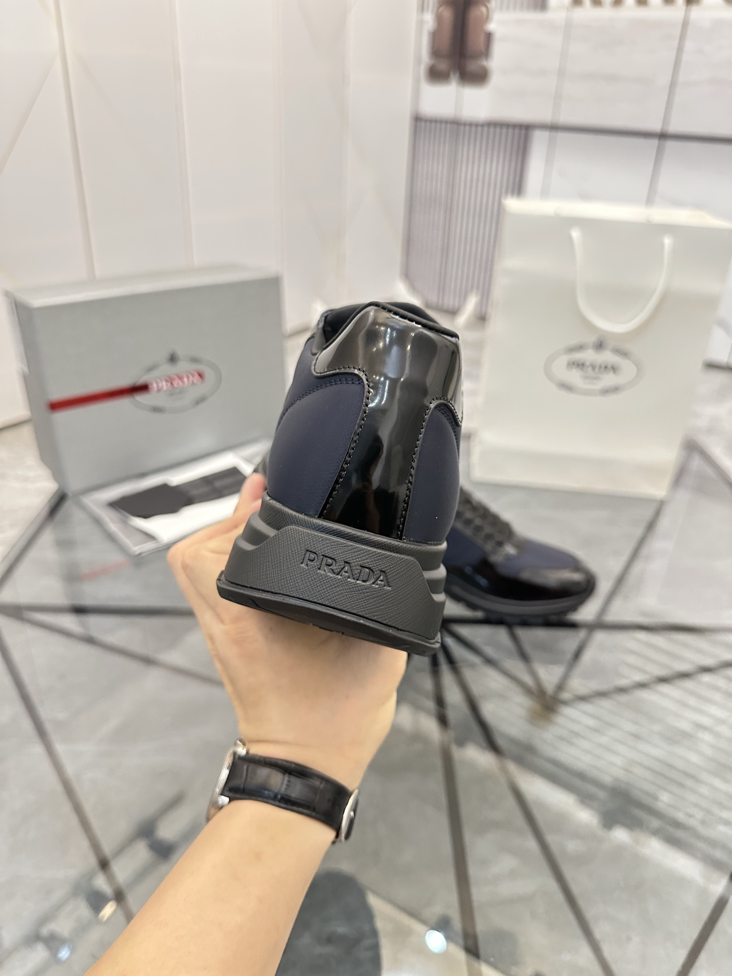 Precio de venta: P270 Artículos de alta gama y calidad superiorMarca: Prada *"Prada*" lowtop loafers