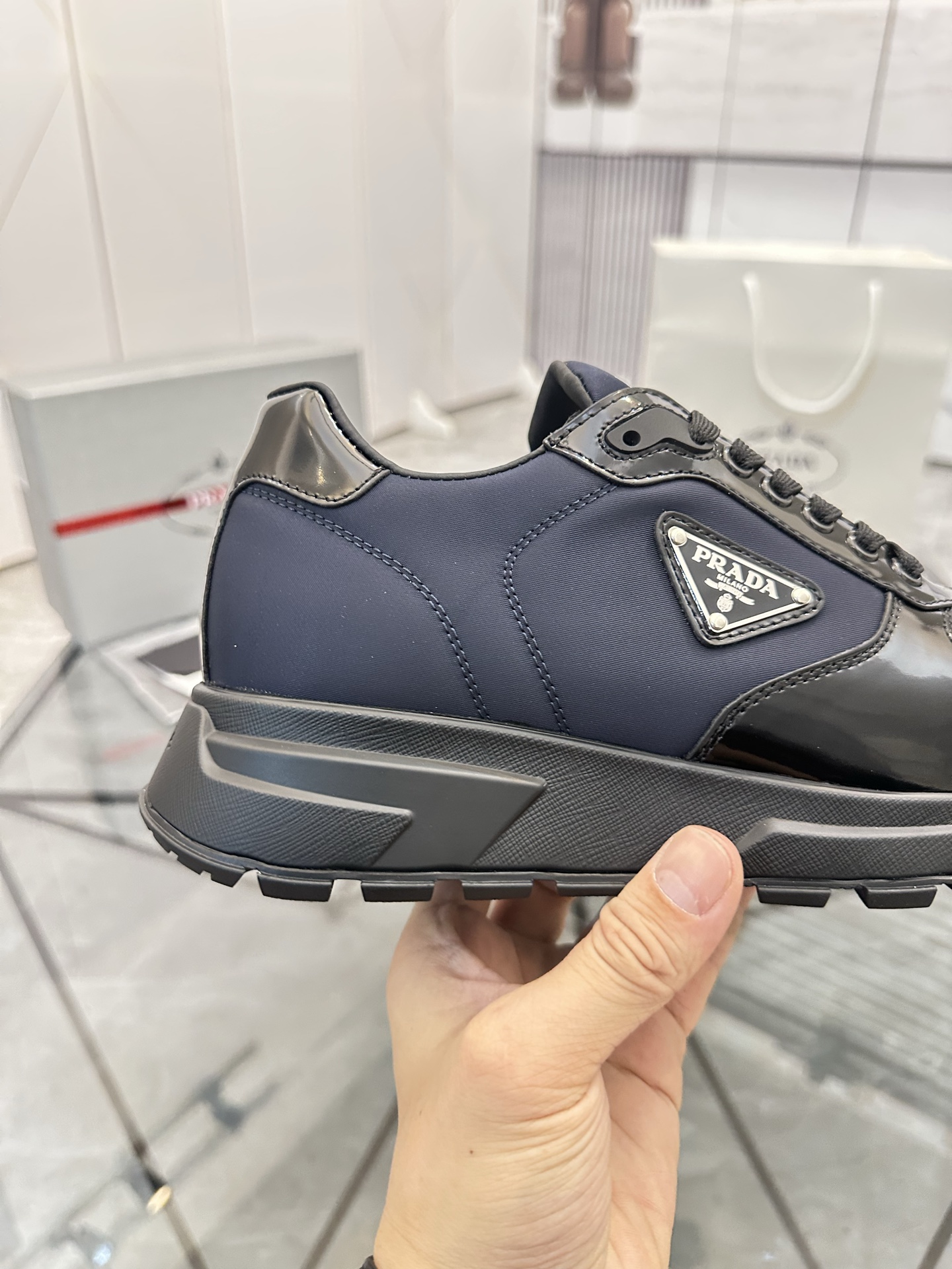 Precio de venta: P270 Artículos de alta gama y calidad superiorMarca: Prada *"Prada*" lowtop loafers
