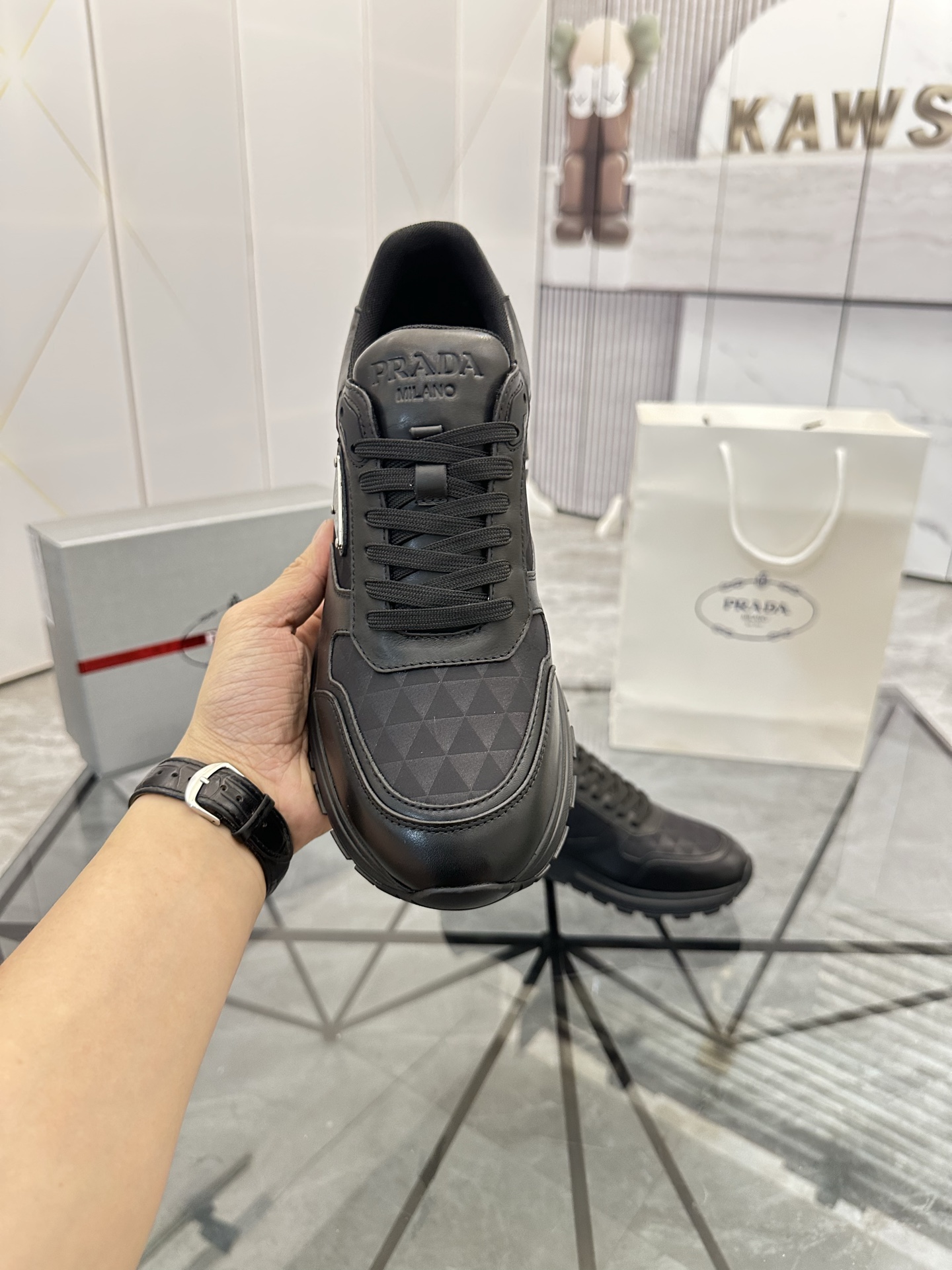 Precio de venta: P270 Artículos de alta gama y calidad superiorMarca: Prada *"Prada*" lowtop loafers