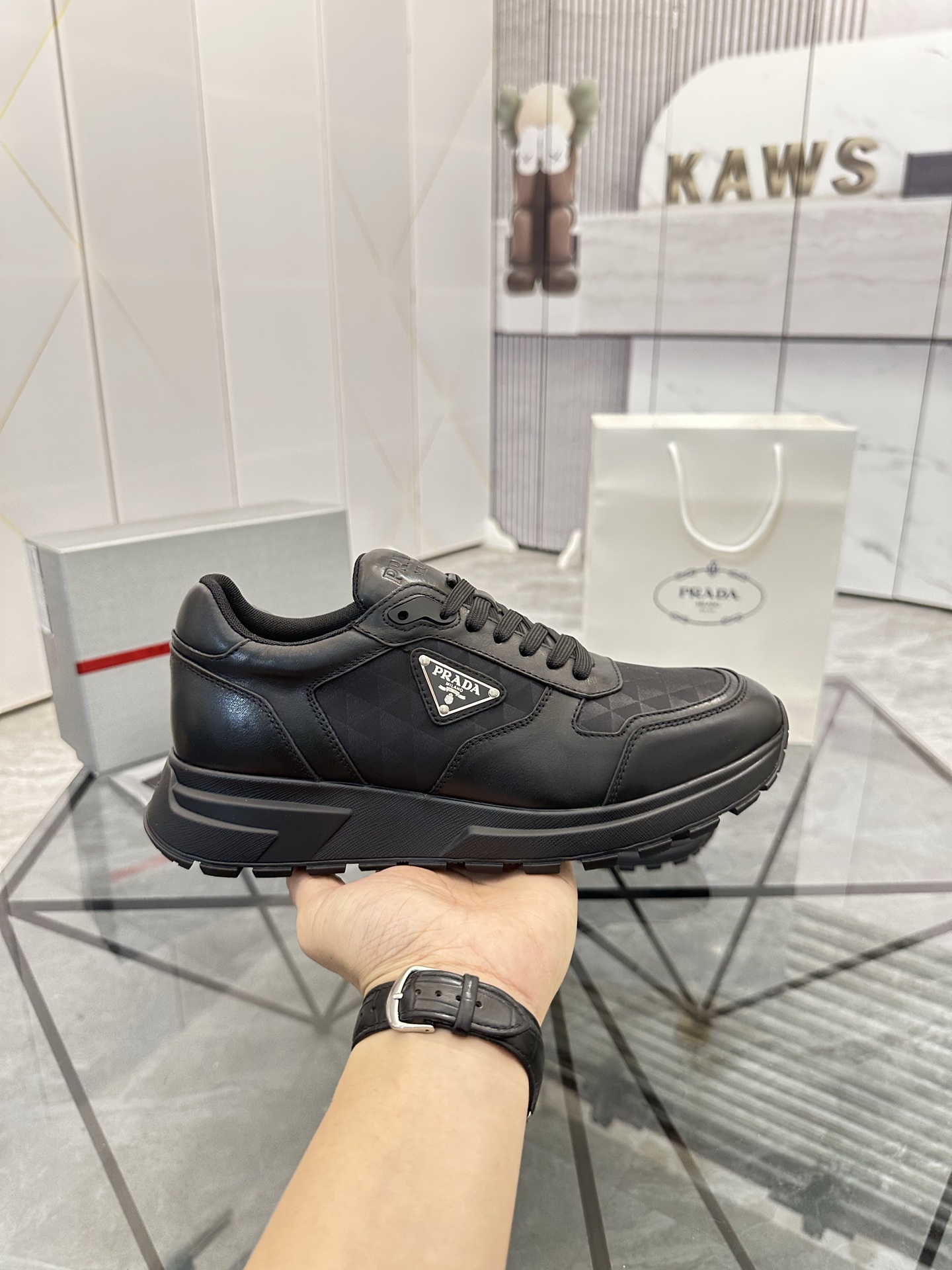 Precio de venta: P270 Artículos de alta gama y calidad superiorMarca: Prada *"Prada*" lowtop loafers