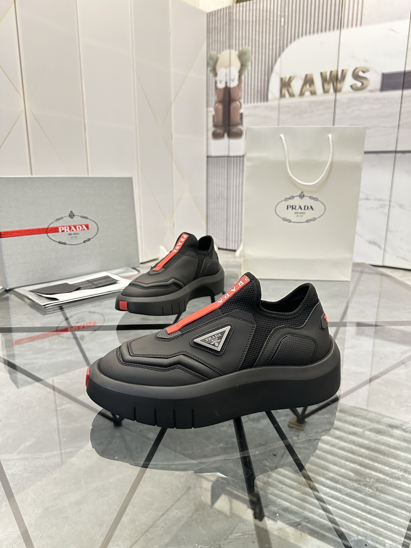 Precio de venta: P290 Artículos de alta gama y máxima calidadMarca: Prada *