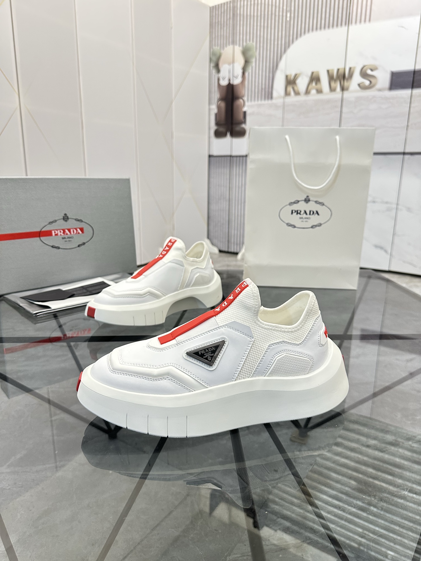 Precio de venta: P290 Artículos de alta gama y máxima calidadMarca: Prada *
