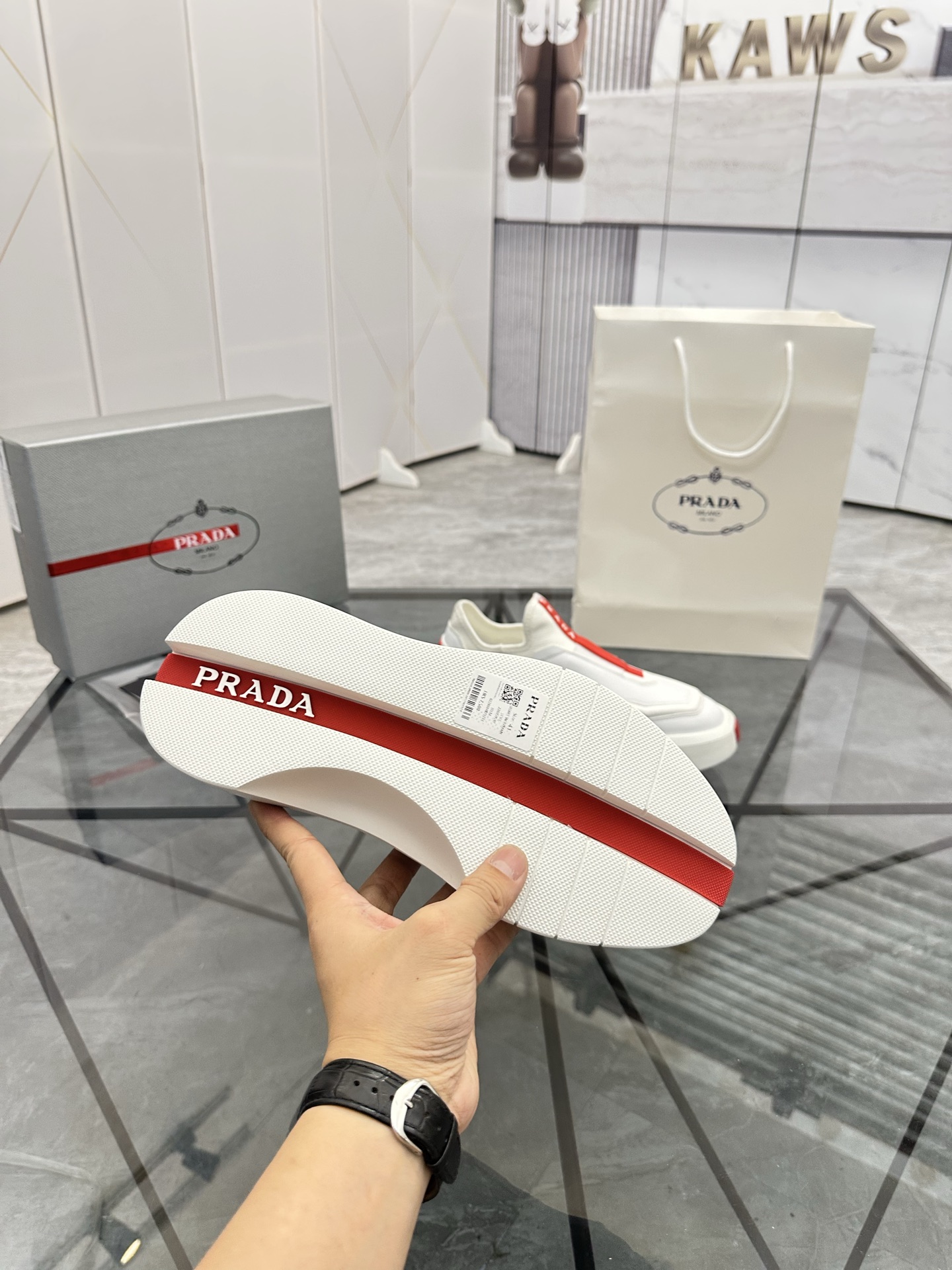 Precio de venta: P290 Artículos de alta gama y máxima calidadMarca: Prada *"Prada*" lowtop loafersTa