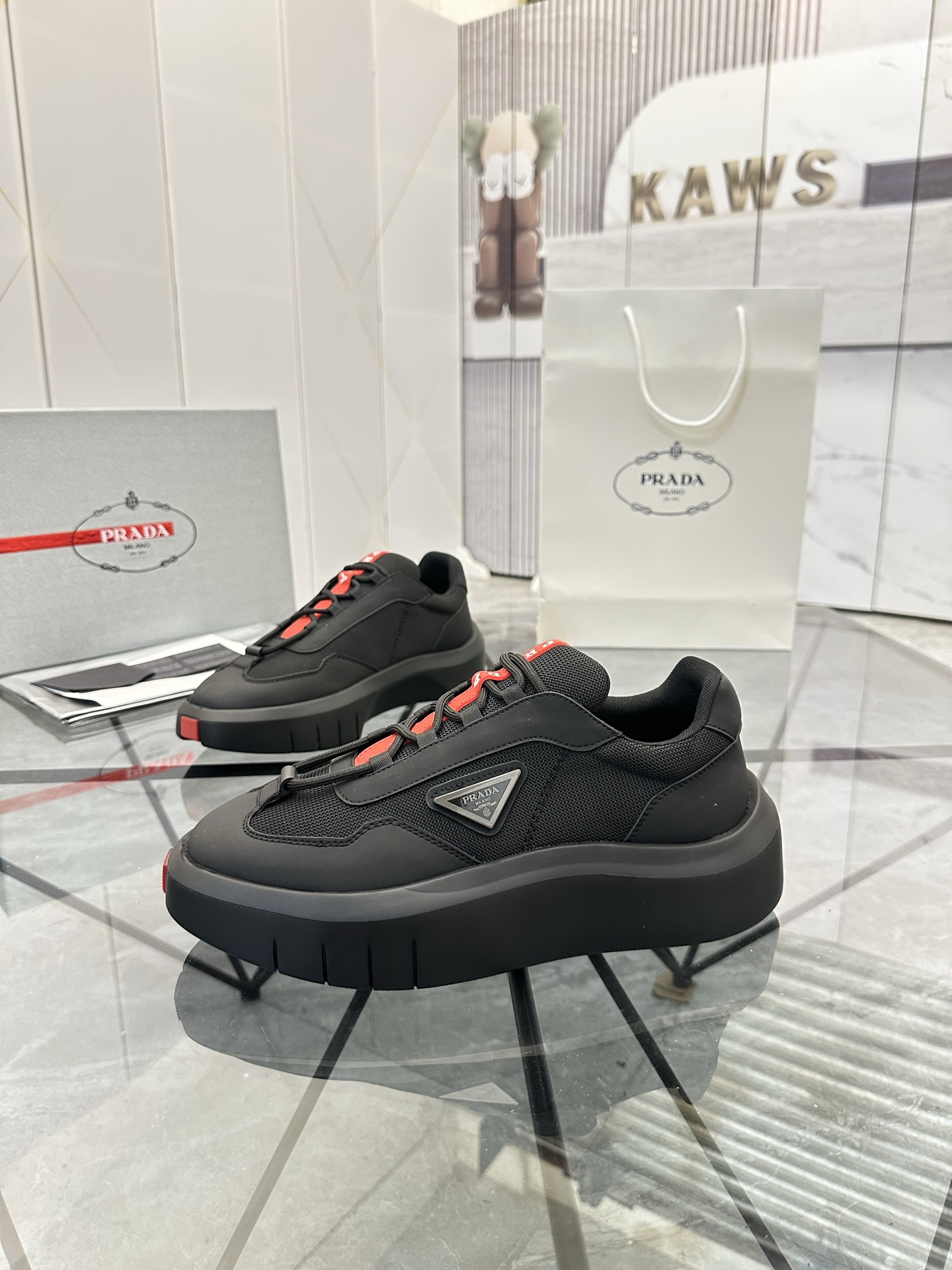 Precio de venta: P290 Artículos de alta gama y máxima calidadMarca: Prada *