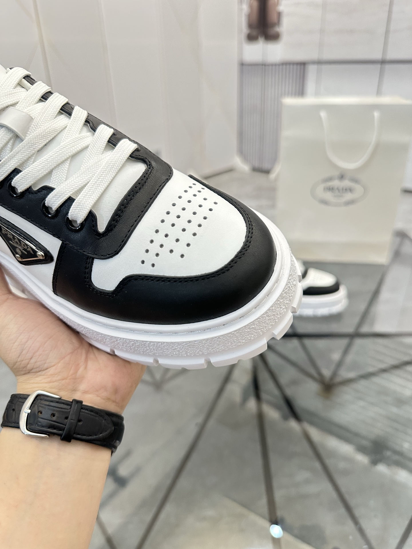 Precio de venta: P290 Artículos de alta gama y máxima calidadMarca: Prada *"Prada*" mocasines de cañ