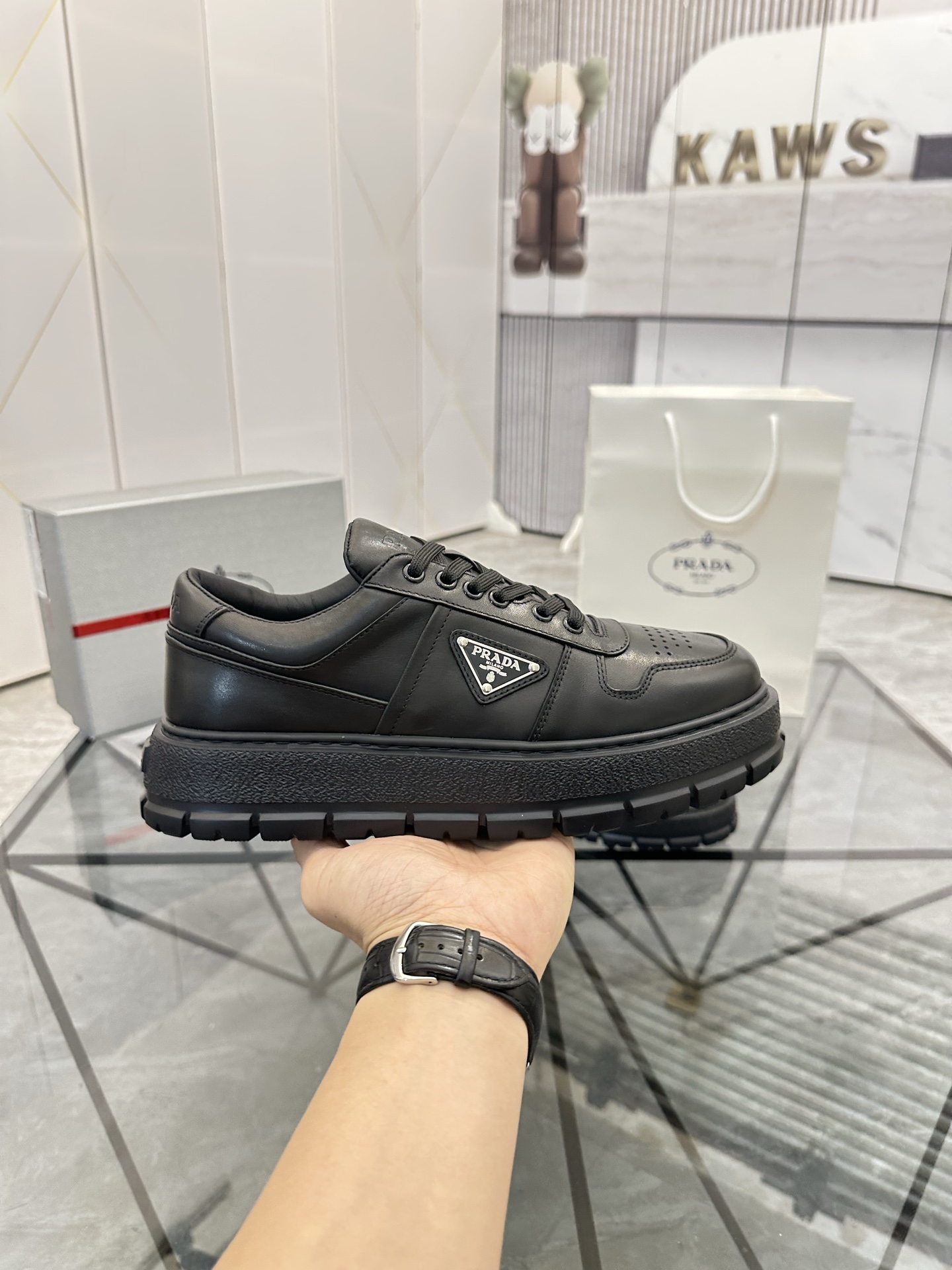 Precio de venta: P290 Artículos de alta gama y máxima calidadMarca: Prada *"Prada*" mocasines de cañ