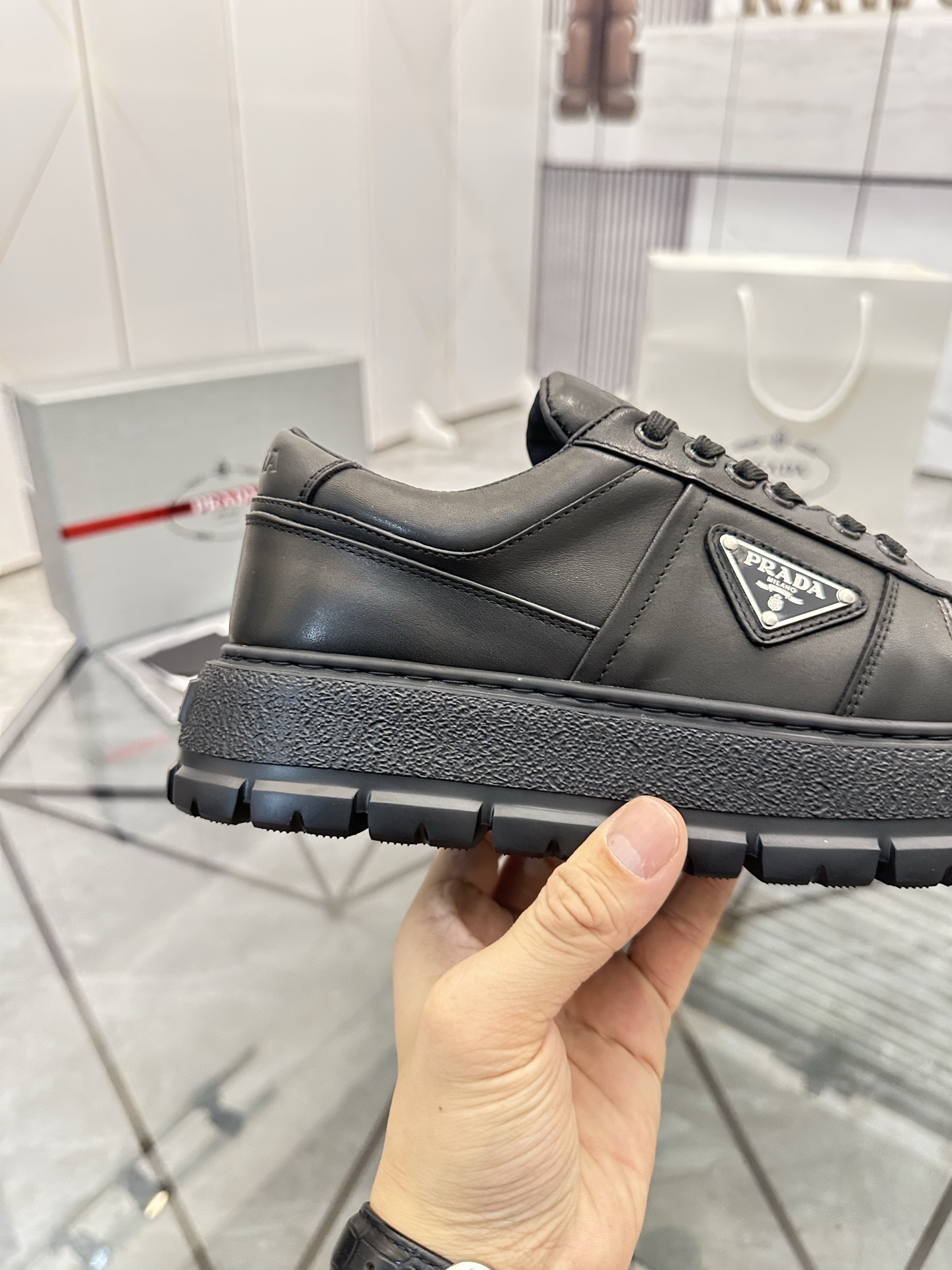 Precio de venta: P290 Artículos de alta gama y máxima calidadMarca: Prada *"Prada*" mocasines de cañ
