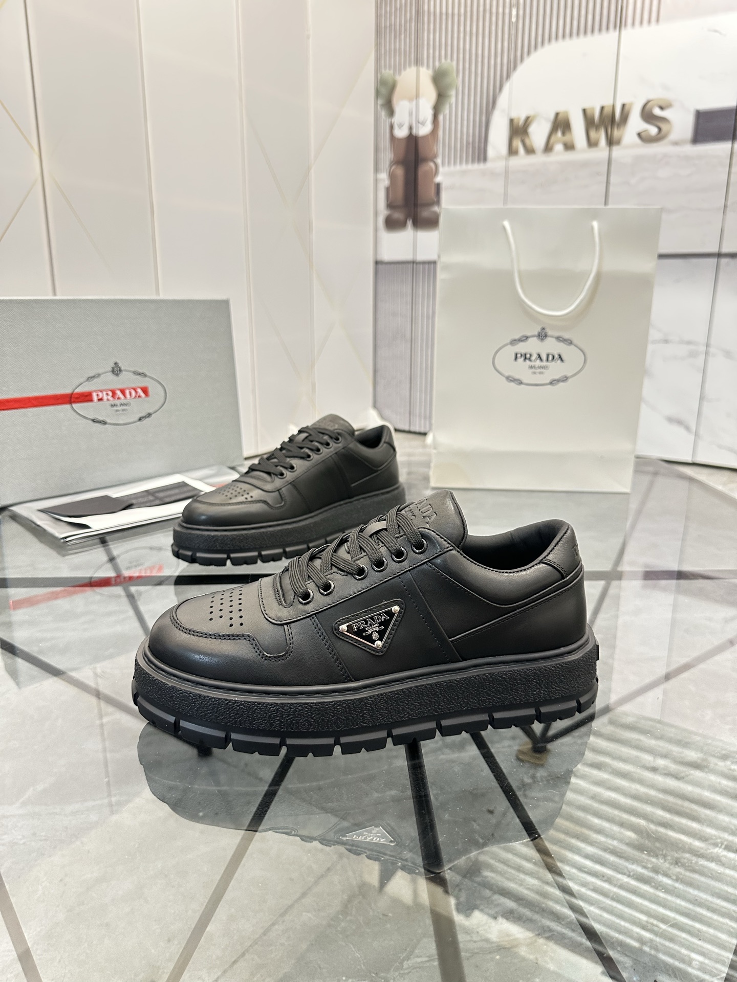 Precio de venta: P290 Artículos de alta gama y máxima calidadMarca: Prada *