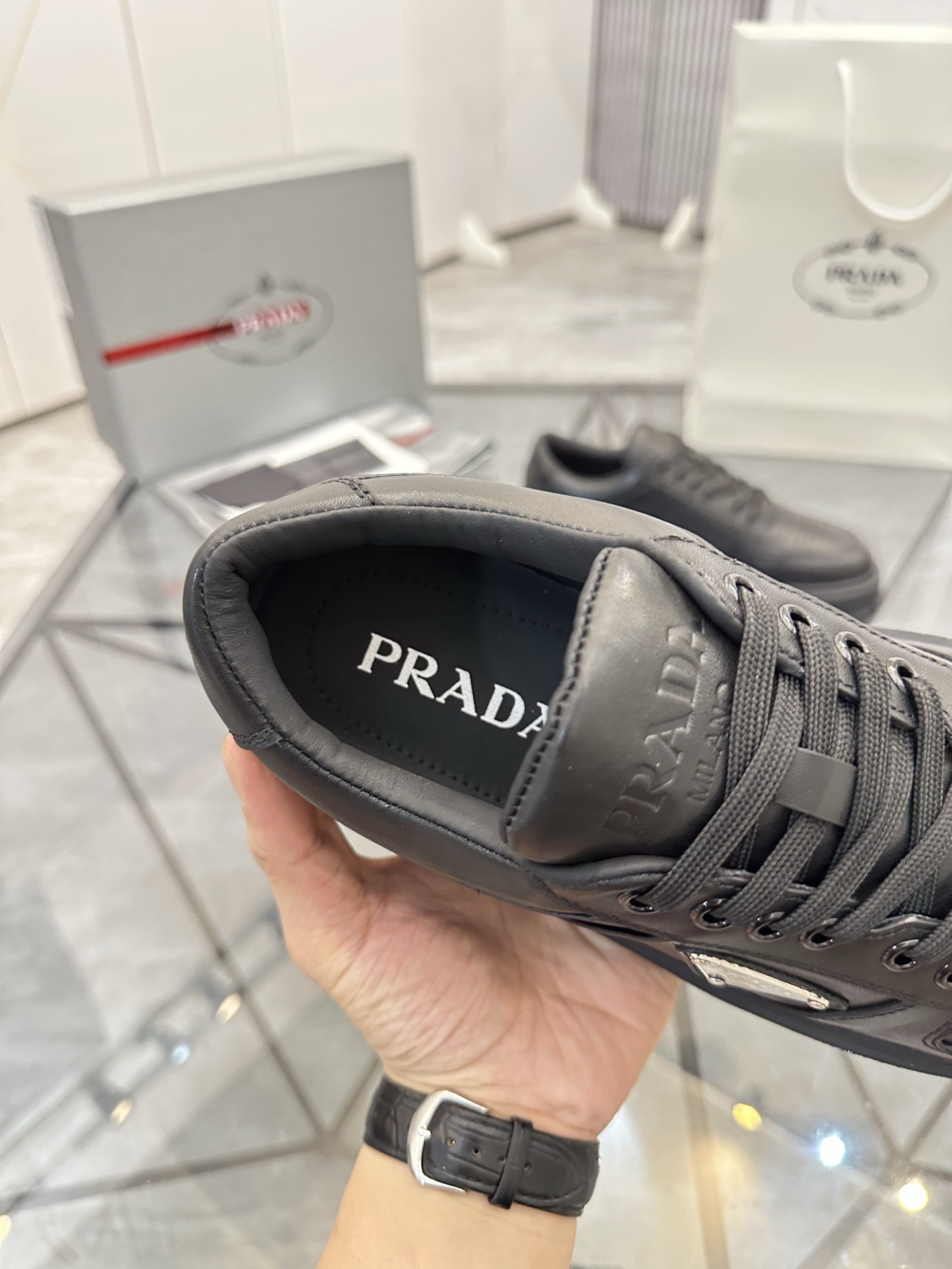 Precio de venta: P290 Artículos de alta gama y máxima calidadMarca: Prada *"Prada*" mocasines de cañ