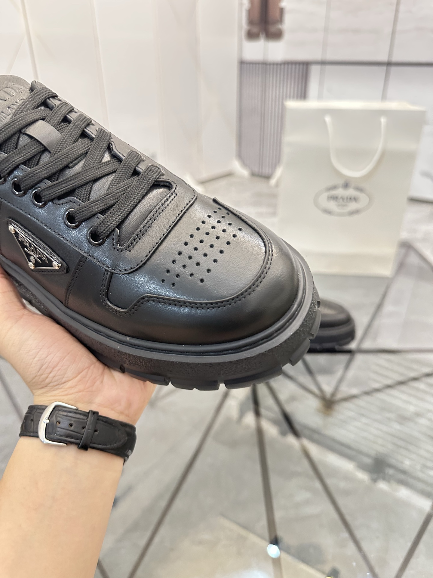 Precio de venta: P290 Artículos de alta gama y máxima calidadMarca: Prada *"Prada*" mocasines de cañ