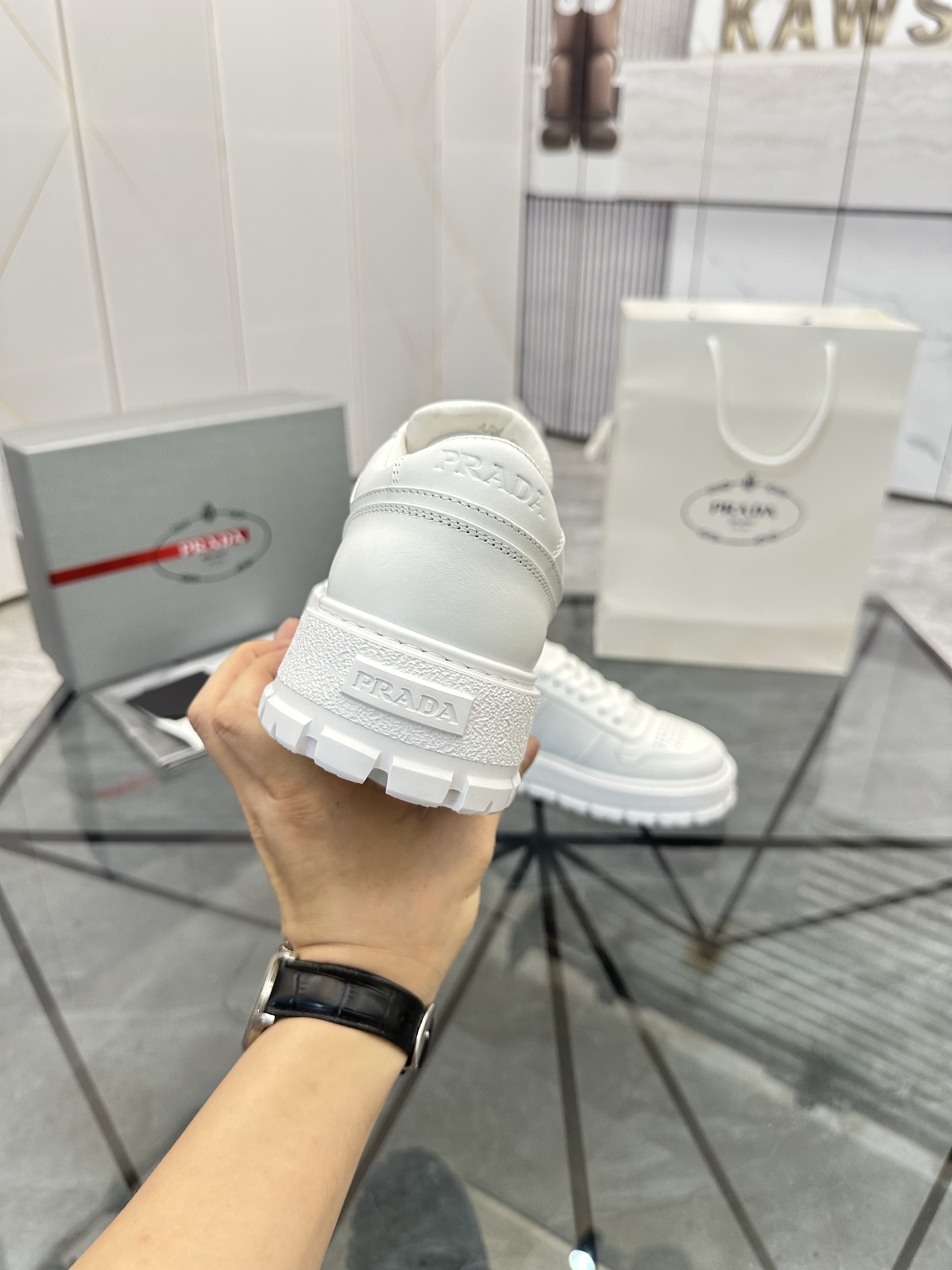 Precio de venta: P290 Artículos de alta gama y máxima calidadMarca: Prada *"Prada*" mocasines de cañ