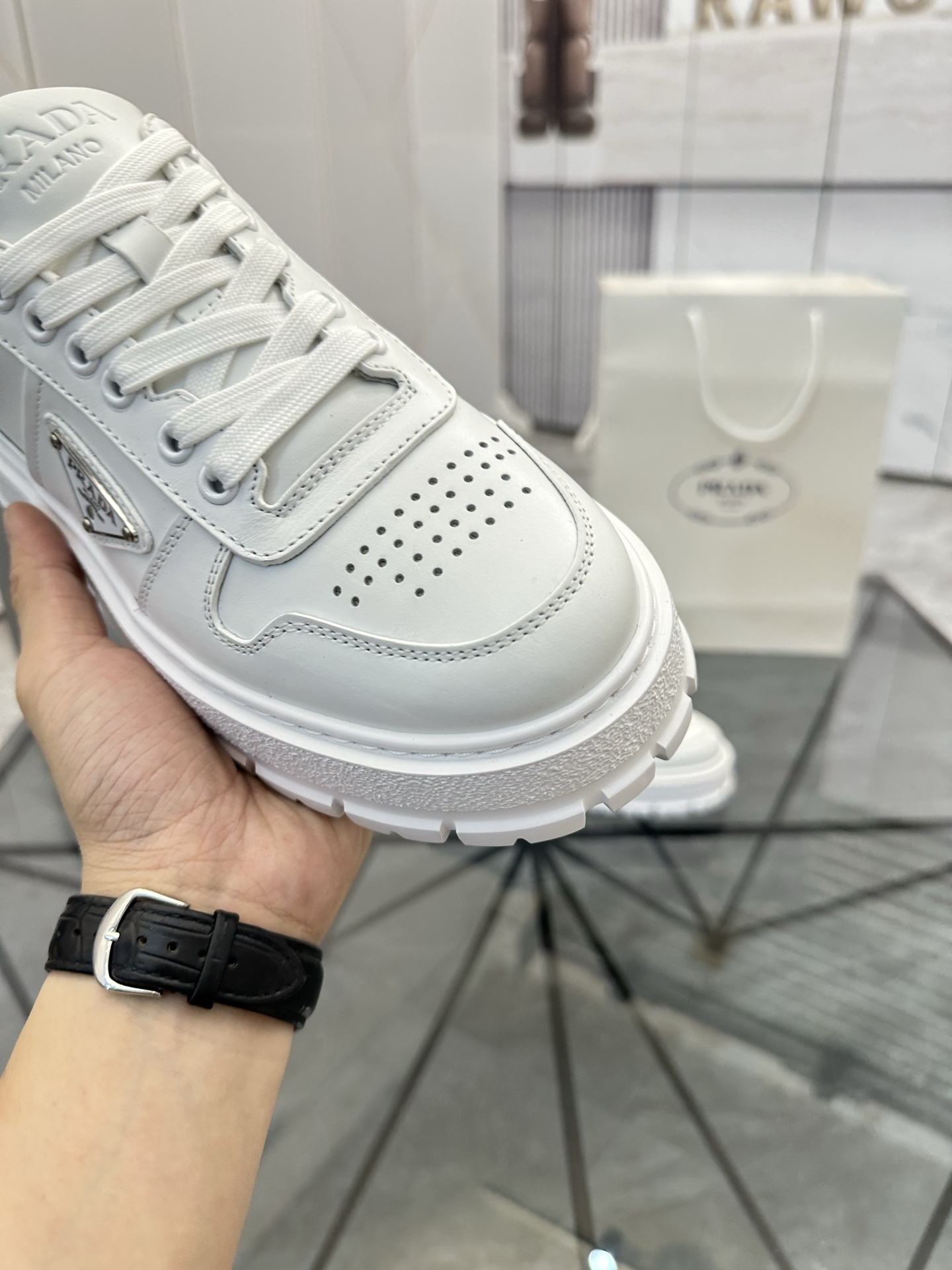 Precio de venta: P290 Artículos de alta gama y máxima calidadMarca: Prada *"Prada*" mocasines de cañ