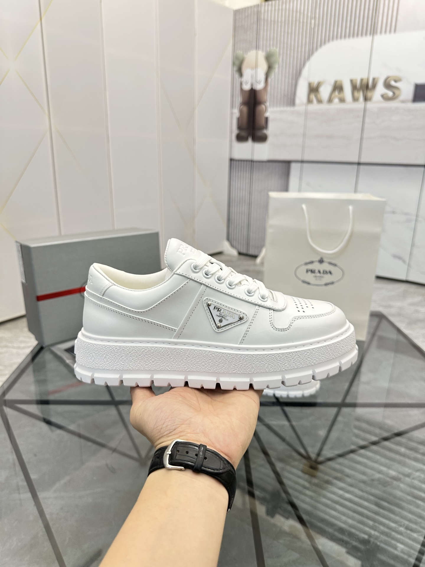 Precio de venta: P290 Artículos de alta gama y máxima calidadMarca: Prada *"Prada*" mocasines de cañ